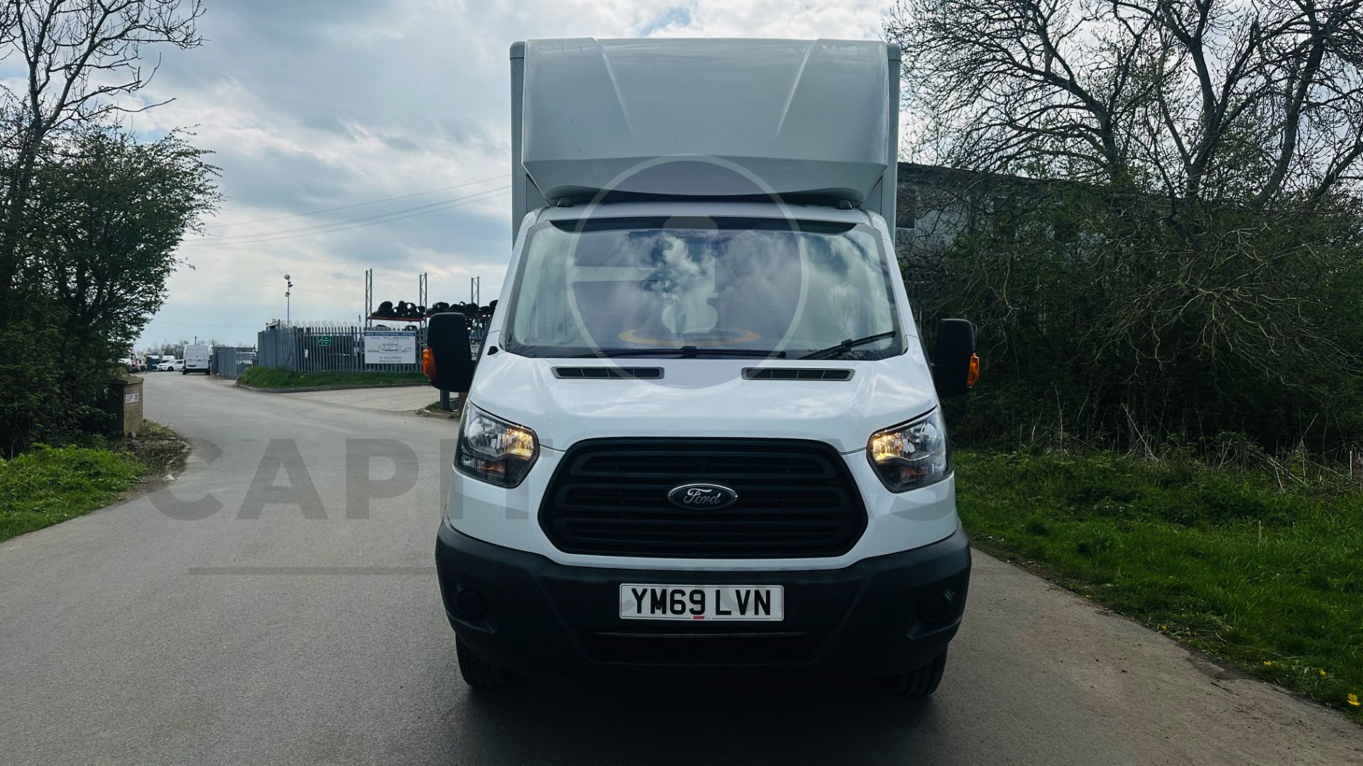 FORD TRANSIT 130 T350 *LWB - LUTON / BOX VAN* (2020 - EURO 6) 2.0 TDCI - 6 SPEED *ELEC TAIL-LIFT* - Image 4 of 47