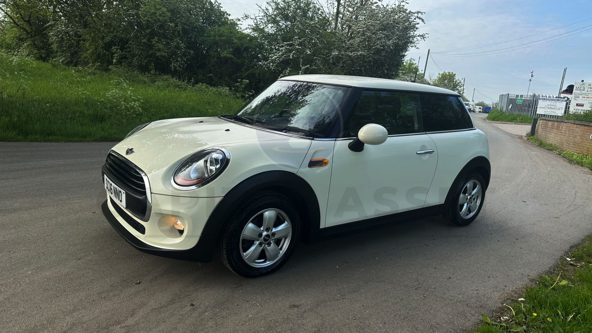 (On Sale) MINI ONE *3 DOOR HATCHBACK* (2016-FACELIFT MODEL) 1.2 PETROL - 6 SPEED *ONLY 45,000 MILES* - Image 6 of 48