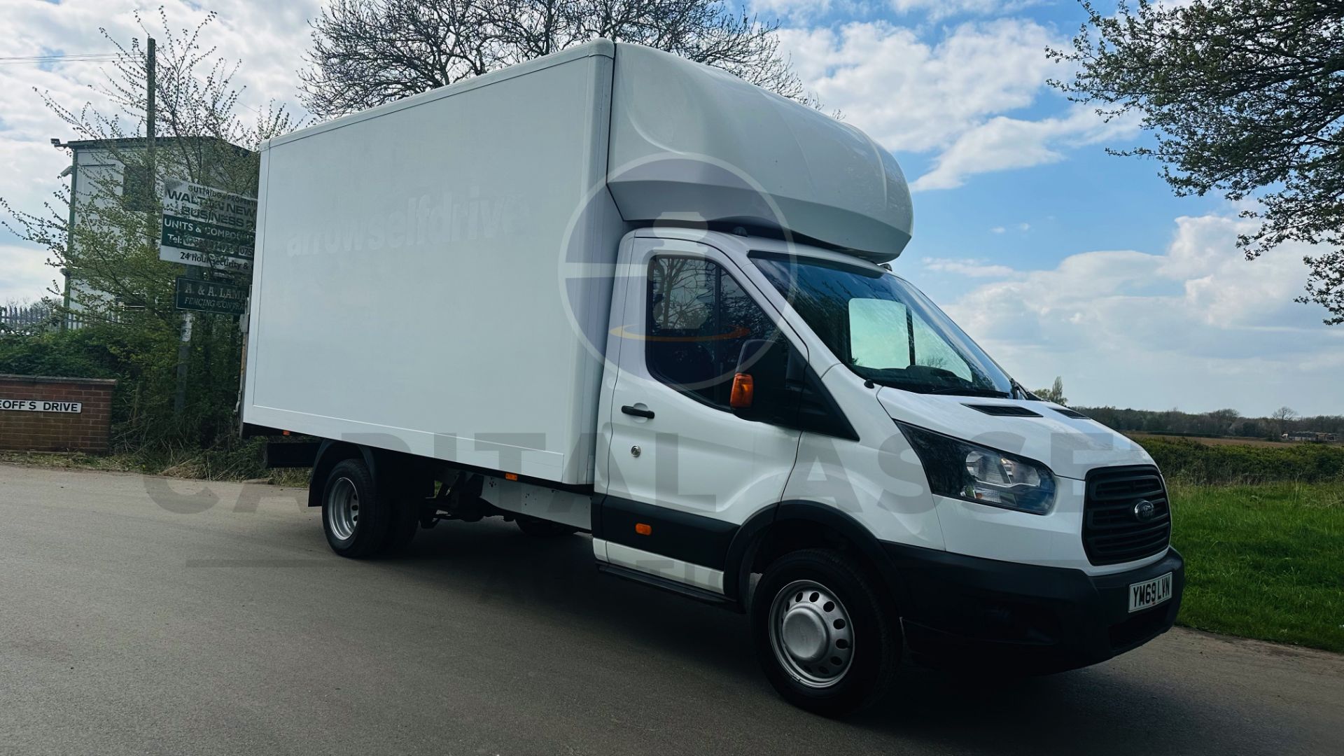 FORD TRANSIT 130 T350 *LWB - LUTON / BOX VAN* (2020 - EURO 6) 2.0 TDCI - 6 SPEED *ELEC TAIL-LIFT* - Image 3 of 47