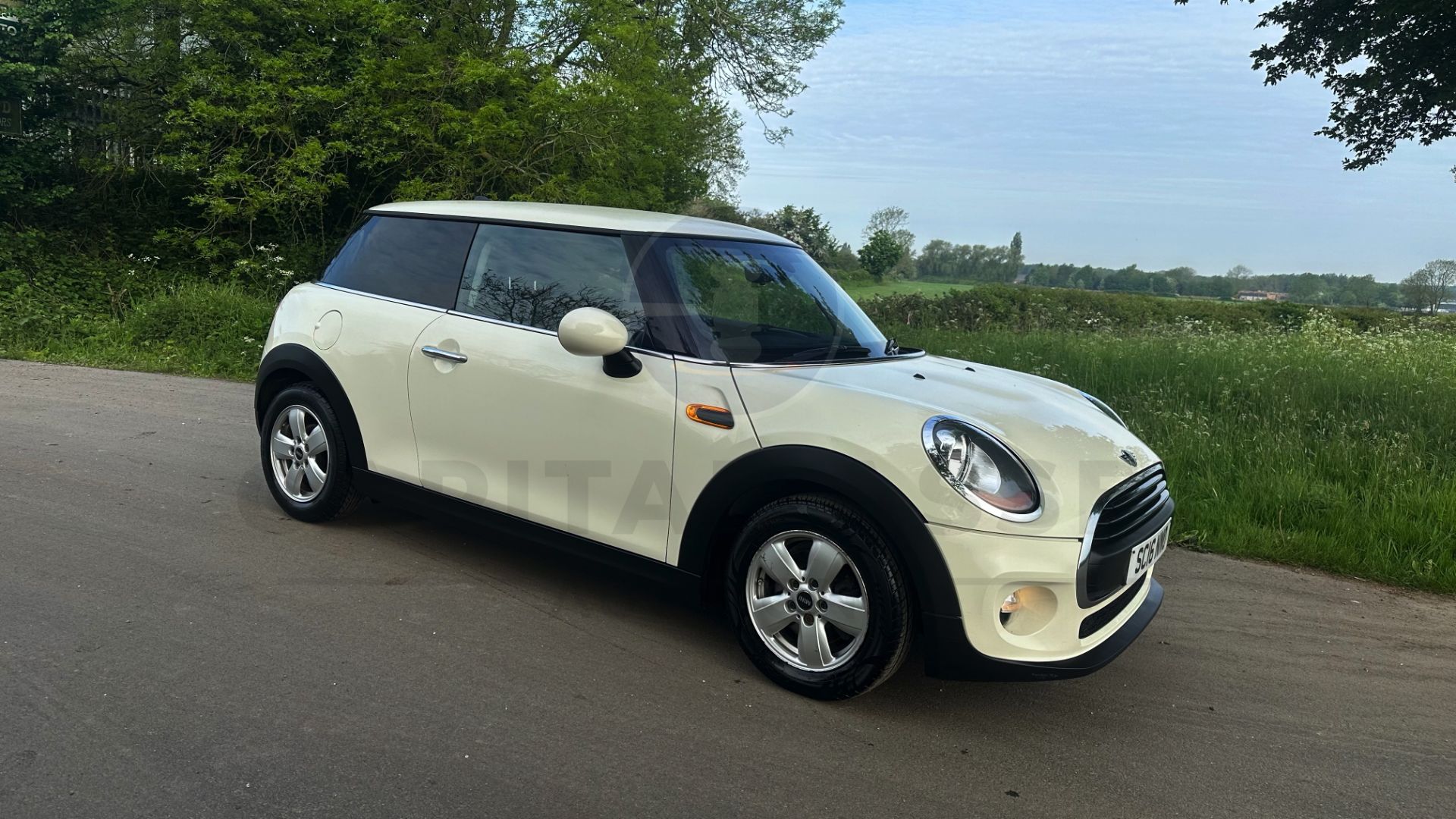 (On Sale) MINI ONE *3 DOOR HATCHBACK* (2016-FACELIFT MODEL) 1.2 PETROL - 6 SPEED *ONLY 45,000 MILES* - Image 2 of 48