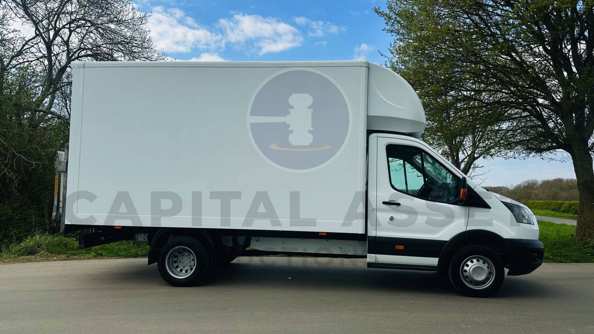 FORD TRANSIT 130 T350 *LWB - LUTON / BOX VAN* (2020 - EURO 6) 2.0 TDCI - 6 SPEED *ELEC TAIL-LIFT* - Image 14 of 47