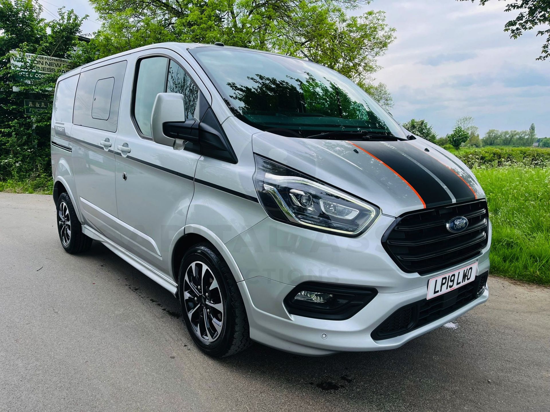 FORD TRANSIT CUSTOM 2.0TDCI (170) AUTO "SPORT" D/CAB CREW / DUAL LINER - 19 REG - LEATHER - WOW!! - Image 3 of 30