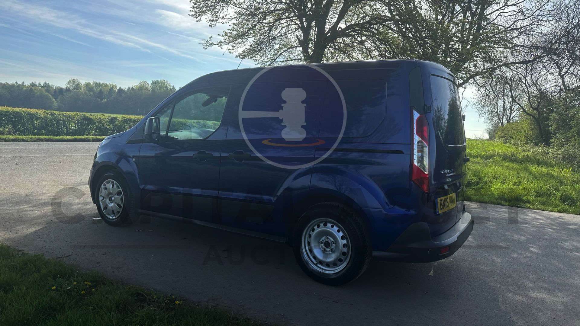 FORD TRANSIT CONNECT *TREND EDITION* PANEL VAN (2018 - EURO 6) 1.5 TDCI *AIR CON* (1 OWNER) - Image 9 of 38