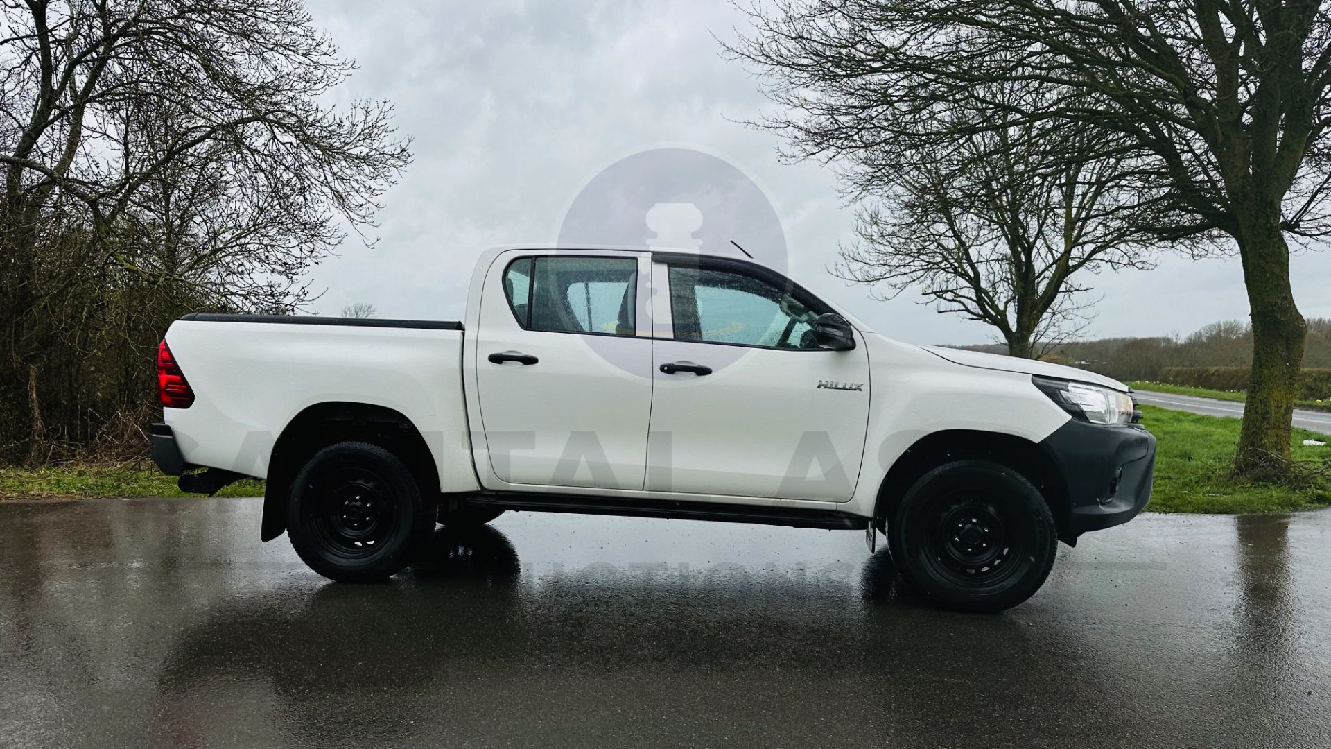 TOYOTA HILUX *DOUBLE CAB PICK-UP* (2020 - EURO 6) 2.4 D-4D - AUTO STOP/START *AIR CON* (1 OWNER) - Image 18 of 48