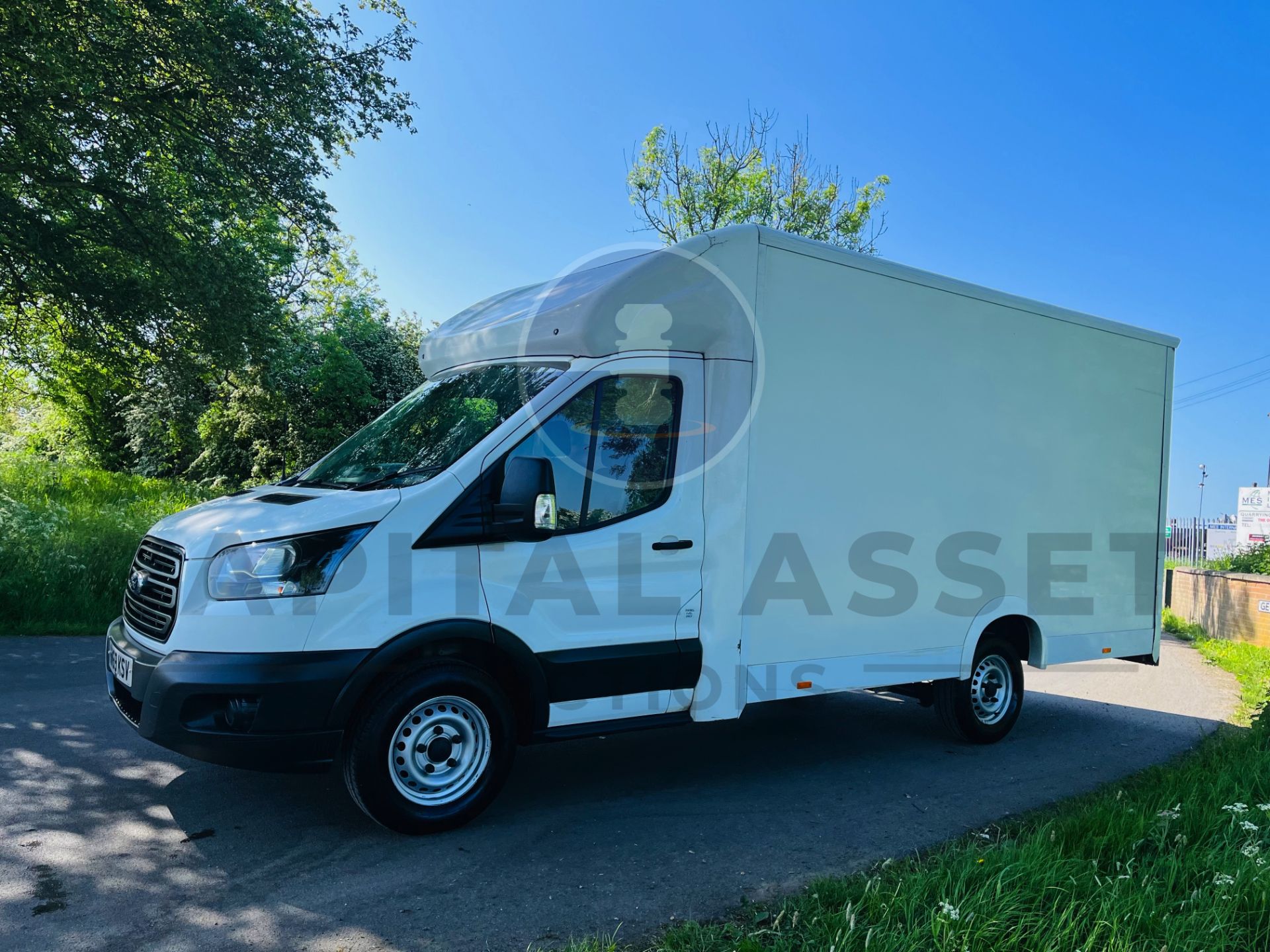 (ON SALE) FORD TRANSIT T350 *LWB - LOW LOADER / LUTON BOX*(2020 -EURO 6) 2.0 TDCI ECOBLUE *AIR CON