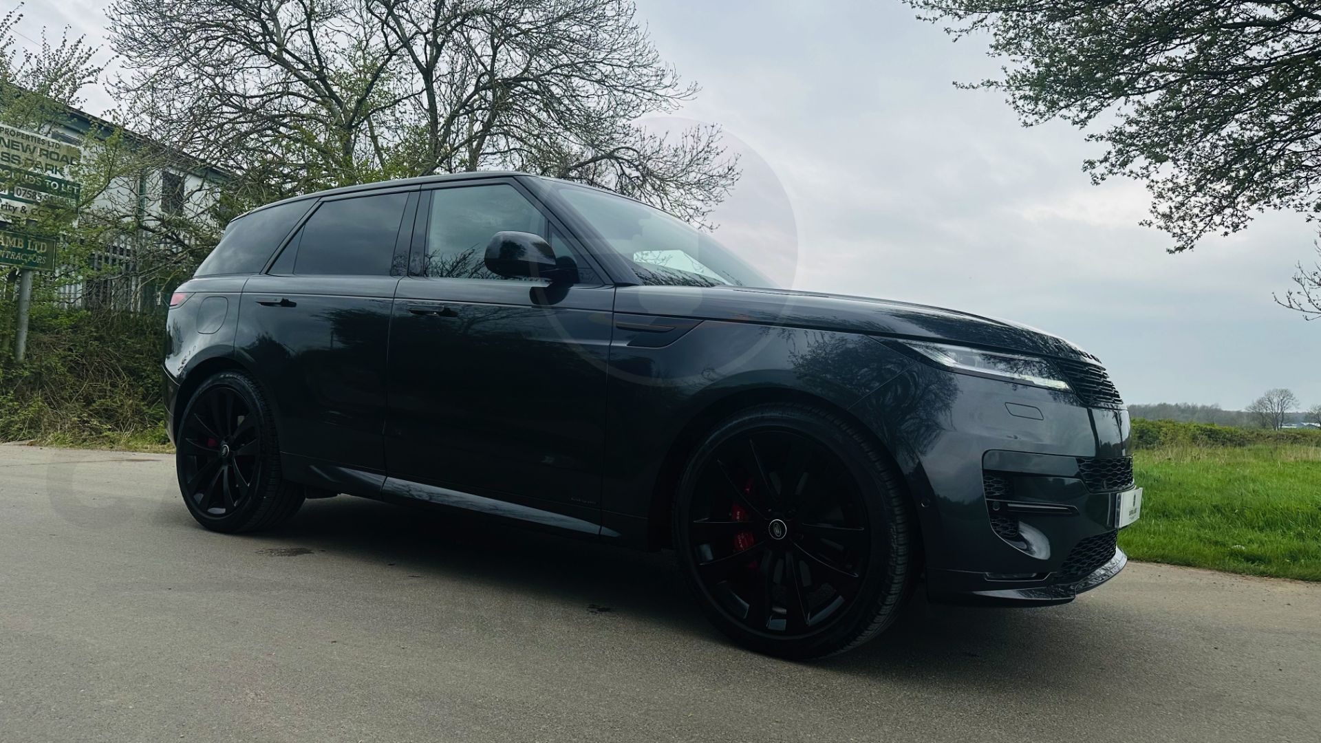 RANGE ROVER SPORT *AUTOBIOGRAPHY* (2023 - ALL NEW MODEL) D300 - 8 SPEED AUTO *TOP OF THE RANGE* - Image 2 of 57