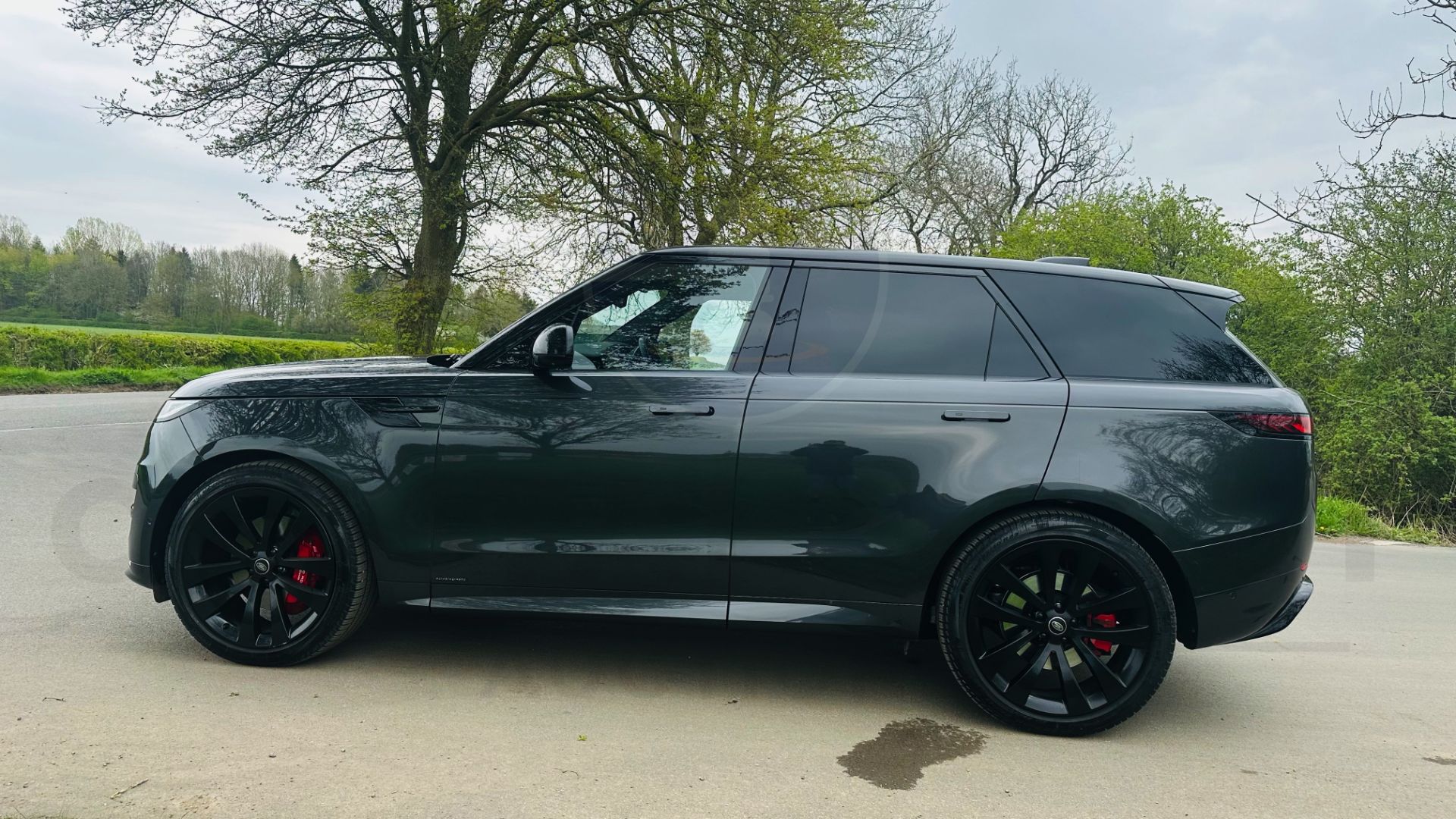 RANGE ROVER SPORT *AUTOBIOGRAPHY* (2023 - ALL NEW MODEL) D300 - 8 SPEED AUTO *TOP OF THE RANGE* - Image 12 of 57