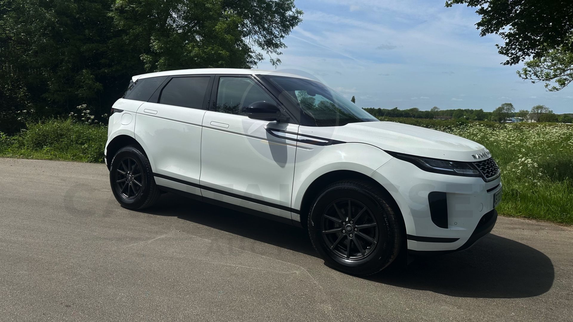 (ON SALE) RANGE ROVER EVOQUE (2020 - FACELIFT MODEL) 2.0 D150-AUTO STOP/START (1 OWNER) *GREAT SPEC* - Image 2 of 43