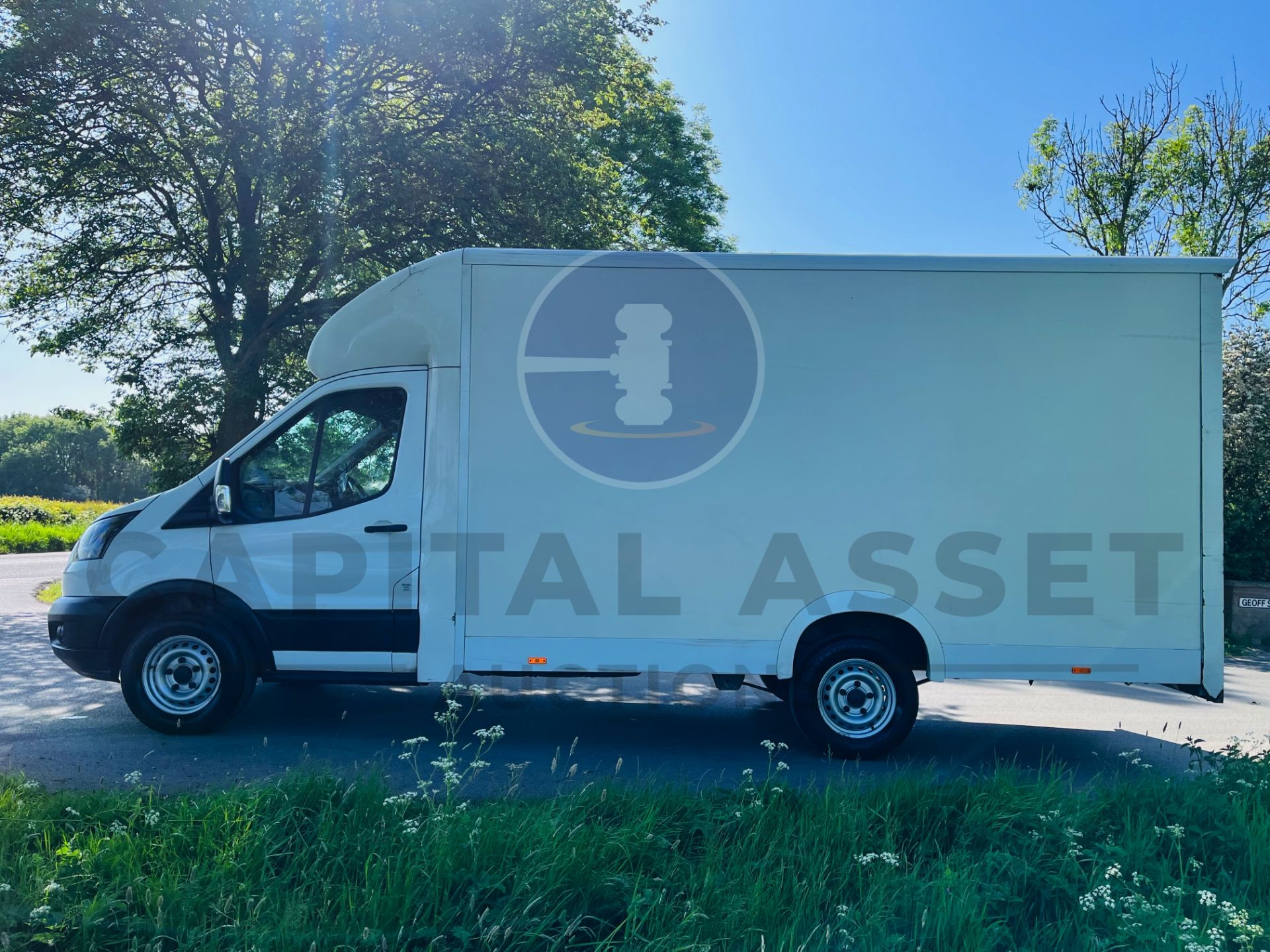 (ON SALE) FORD TRANSIT T350 *LWB - LOW LOADER / LUTON BOX*(2020 -EURO 6) 2.0 TDCI ECOBLUE *AIR CON - Image 3 of 38
