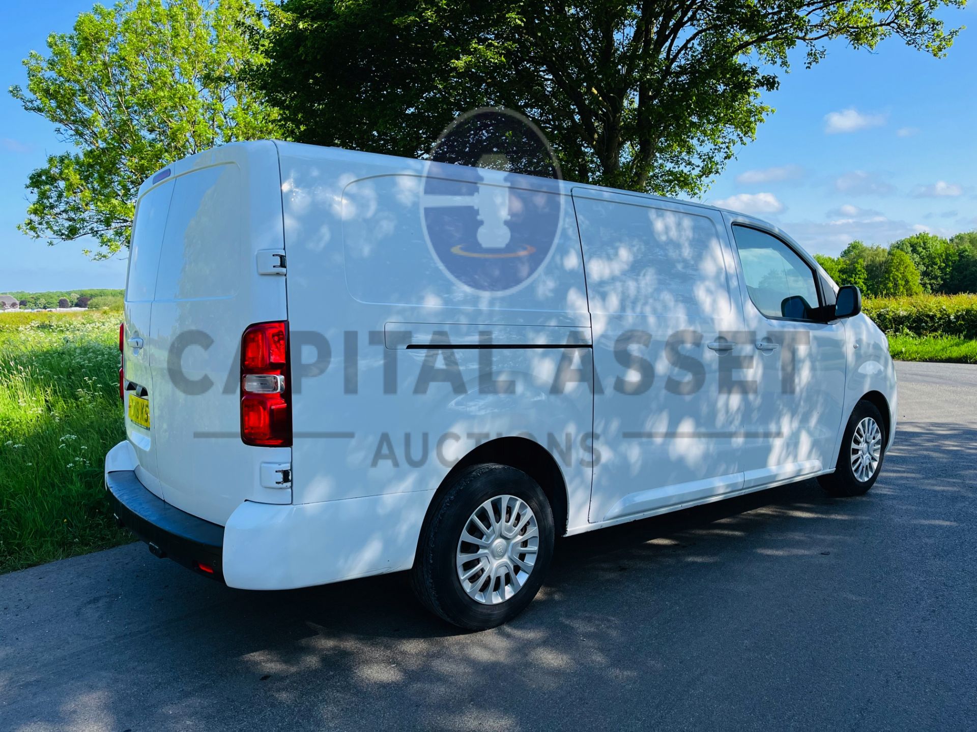 (ON SALE) TOYOTA PROACE 2.0D "COMFORT" LWB (18 REG) AC - ELEC PACK - EURO 6-6 SPEED -TWIN SIDE DOORS - Image 11 of 24