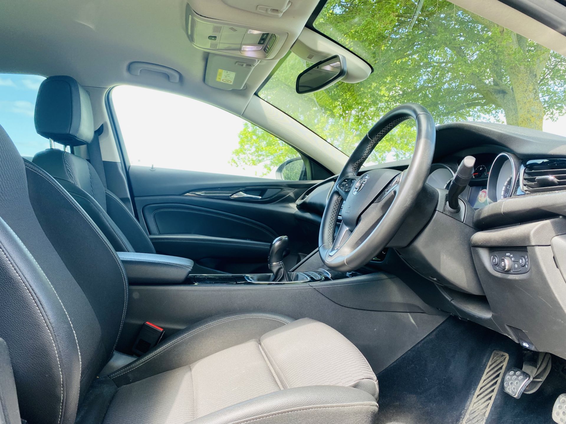 (On Sale) VAUXHALL INSIGNIA TD "SRI - GRAND SPORT" ECOTEC (2019 MODEL) 1 OWNER FSH - SAT NAV -EURO 6 - Image 16 of 27