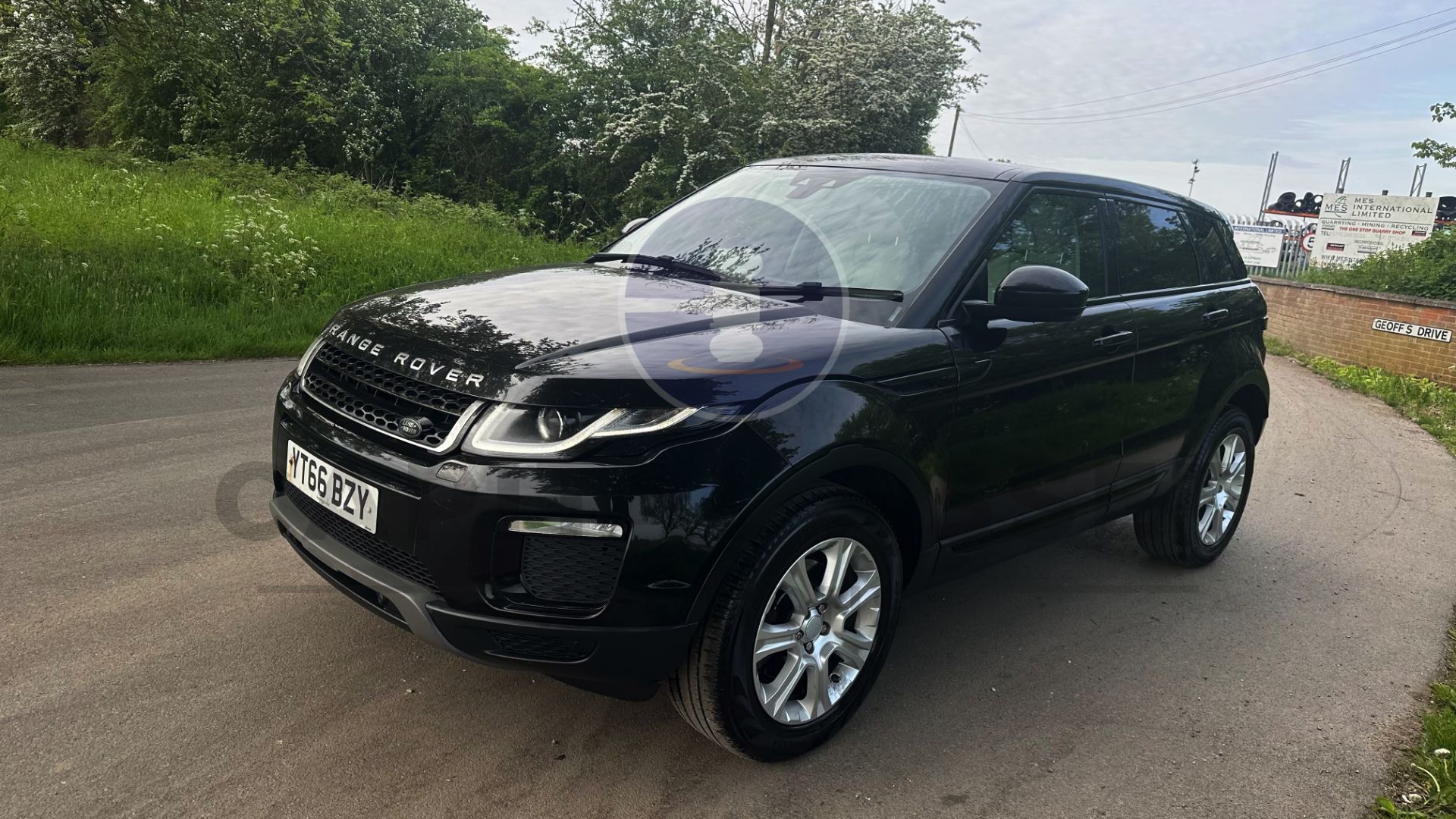 (On Sale) RANGE ROVER EVOQUE *SE TECH* 5 DOOR (66 REG - EURO 6) 2.0 TD4 - AUTOMATIC *HUGE SPEC* - Image 5 of 54