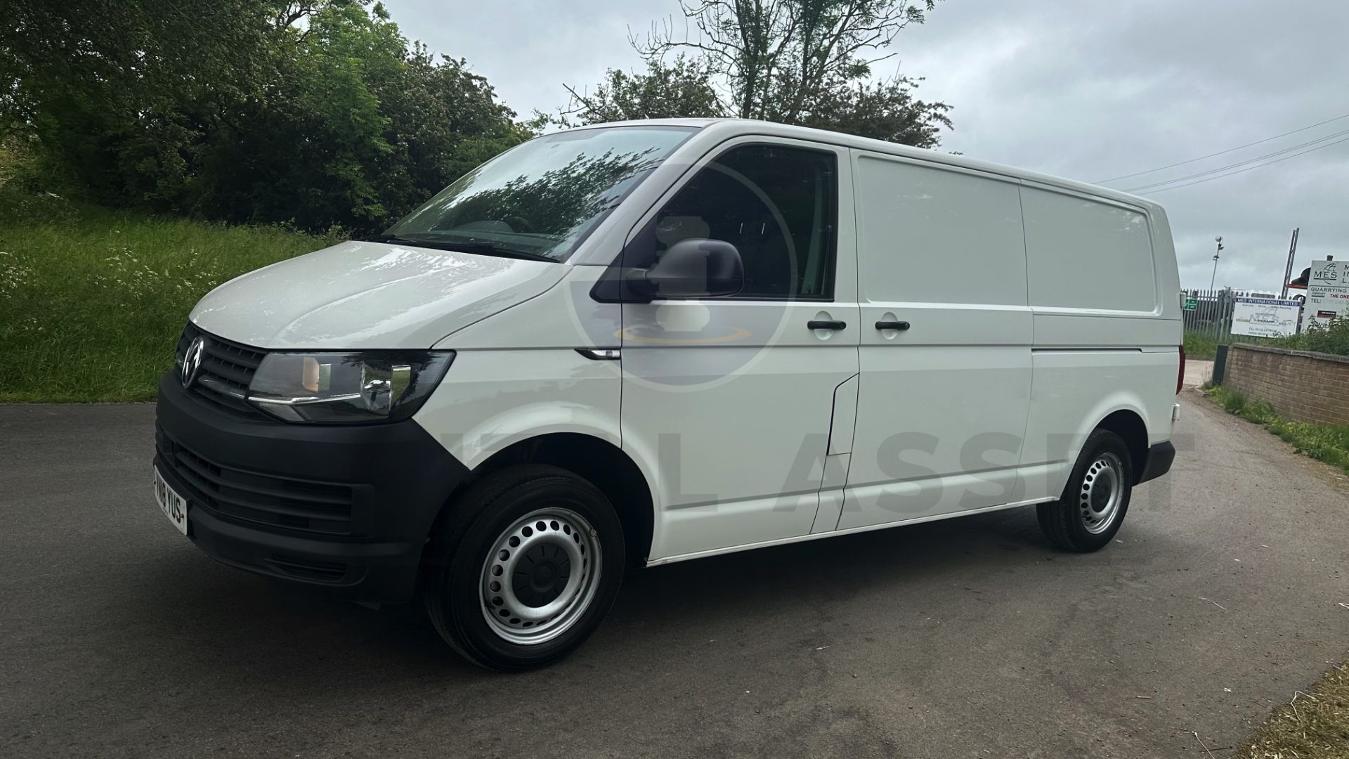 VOLKSWAGEN TRANSPORTER T30 *LWB - PANEL VAN* (2018 - EURO 6) 2.0 TDI 'BLUEMOTION' AUTO STOP / START - Image 7 of 41