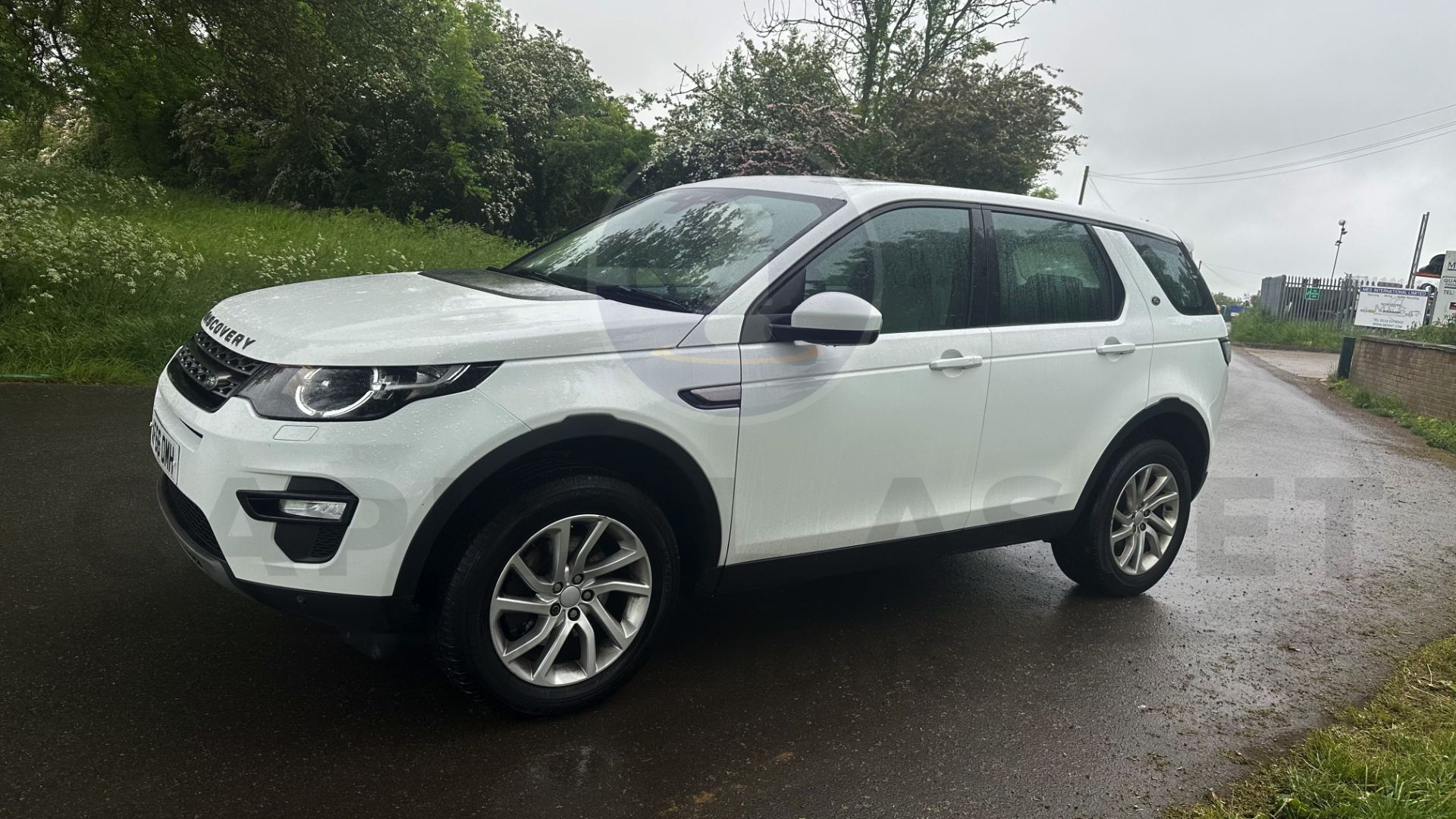 (On Sale) LAND ROVER DISCOVERY SPORT *SE TECH* 7 SEATER (66 REG - EURO 6) 2.0 TD4 - AUTO *HUGE SPEC* - Image 7 of 48