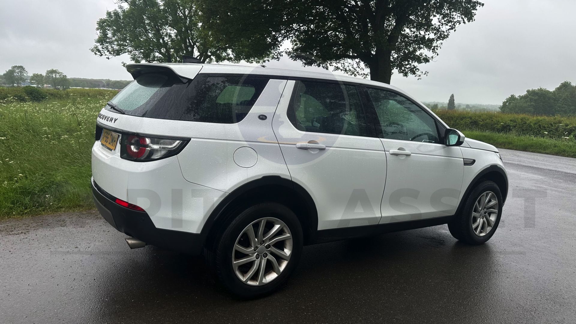 (On Sale) LAND ROVER DISCOVERY SPORT *SE TECH* 7 SEATER (66 REG - EURO 6) 2.0 TD4 - AUTO *HUGE SPEC* - Image 13 of 48