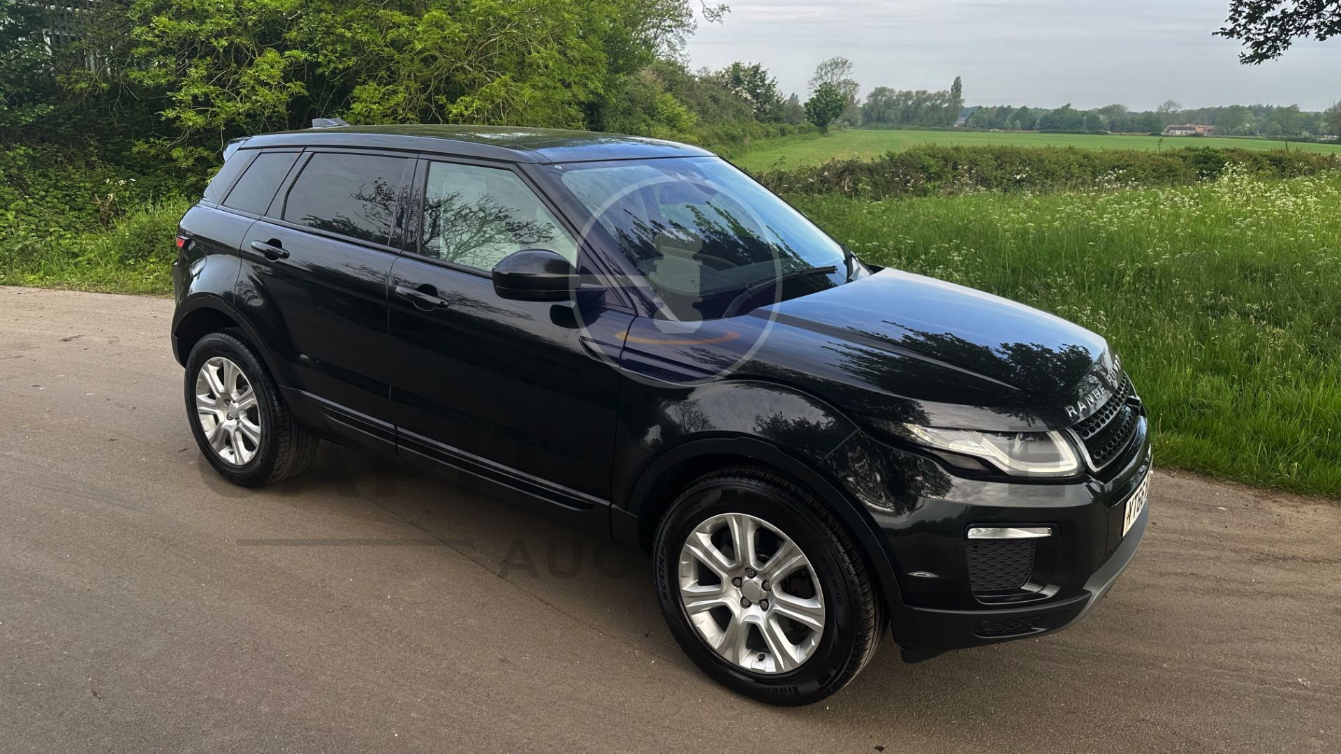 (On Sale) RANGE ROVER EVOQUE *SE TECH* 5 DOOR (66 REG - EURO 6) 2.0 TD4 - AUTOMATIC *HUGE SPEC* - Image 16 of 54