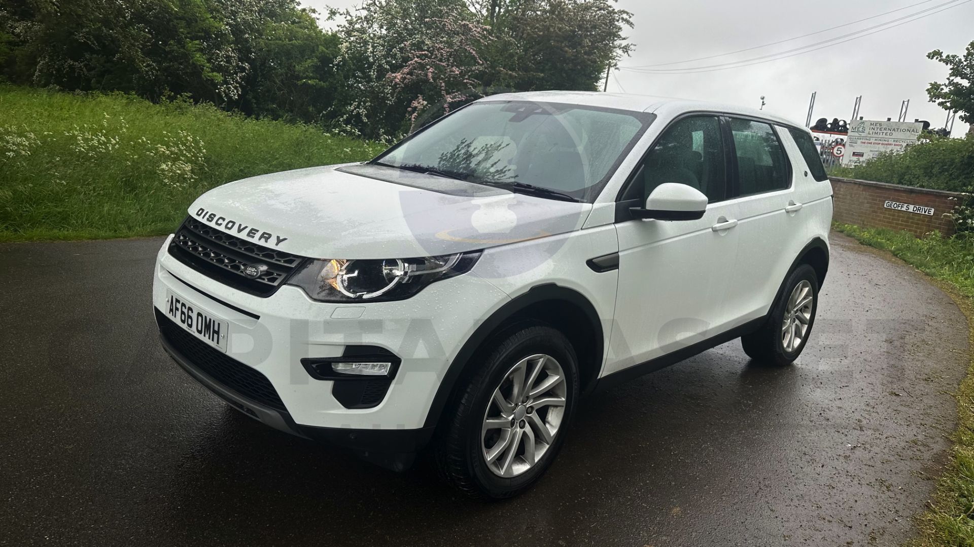 (On Sale) LAND ROVER DISCOVERY SPORT *SE TECH* 7 SEATER (66 REG - EURO 6) 2.0 TD4 - AUTO *HUGE SPEC* - Image 5 of 48