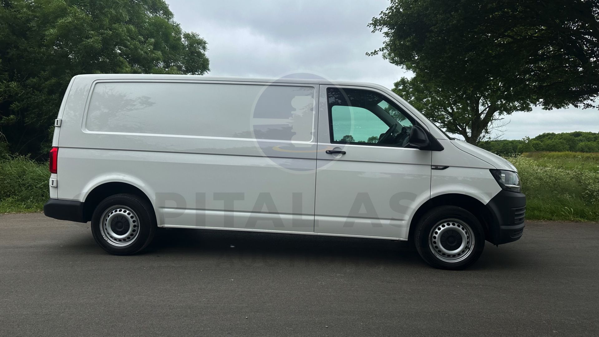 VOLKSWAGEN TRANSPORTER T30 *LWB - PANEL VAN* (2018 - EURO 6) 2.0 TDI 'BLUEMOTION' AUTO STOP / START - Image 14 of 41