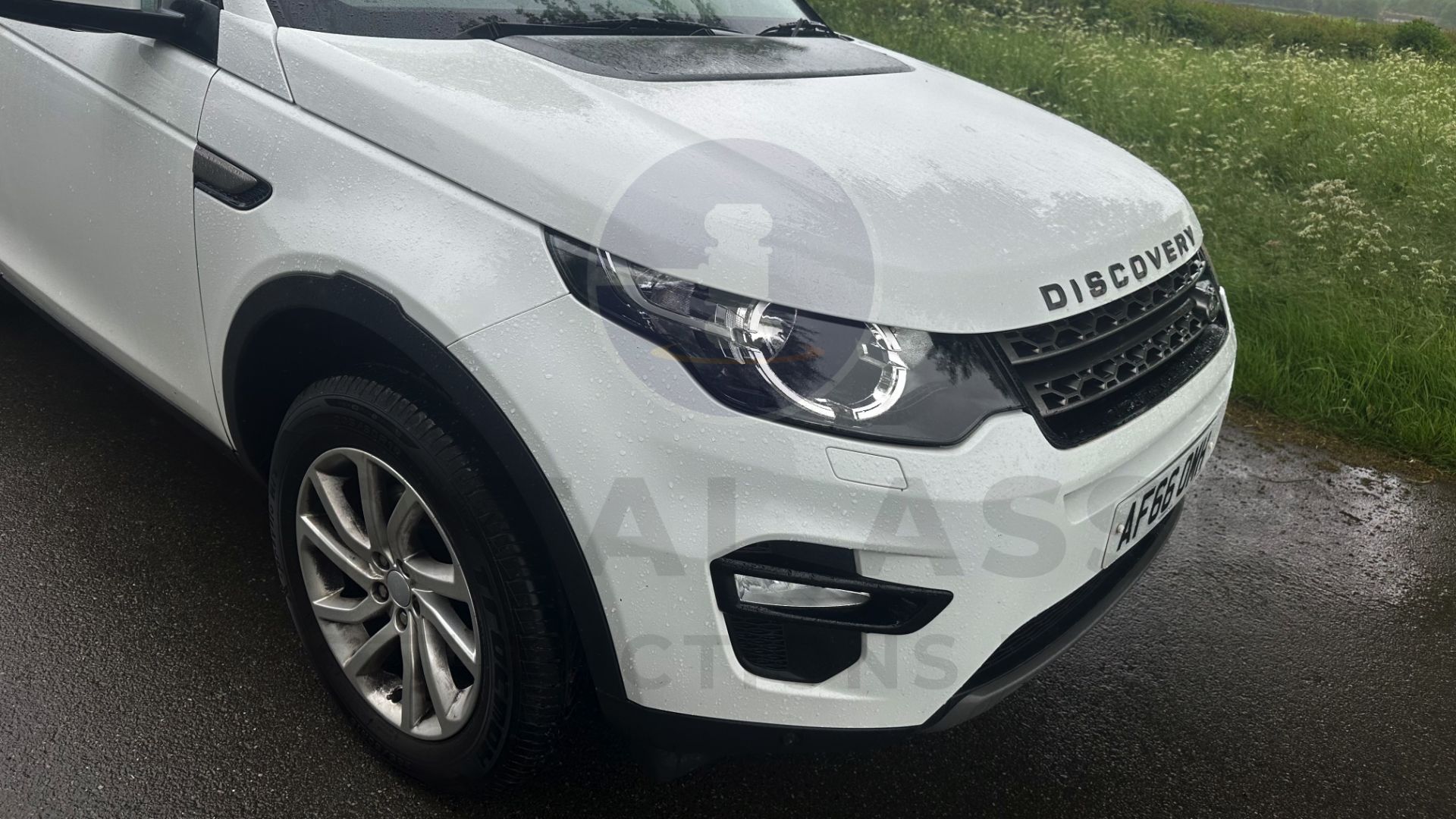 (On Sale) LAND ROVER DISCOVERY SPORT *SE TECH* 7 SEATER (66 REG - EURO 6) 2.0 TD4 - AUTO *HUGE SPEC* - Image 15 of 48