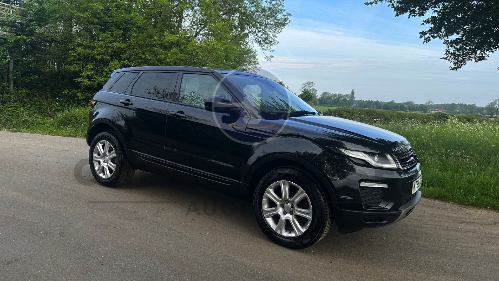 (On Sale) RANGE ROVER EVOQUE *SE TECH* 5 DOOR (66 REG - EURO 6) 2.0 TD4 - AUTOMATIC *HUGE SPEC* - Image 2 of 54