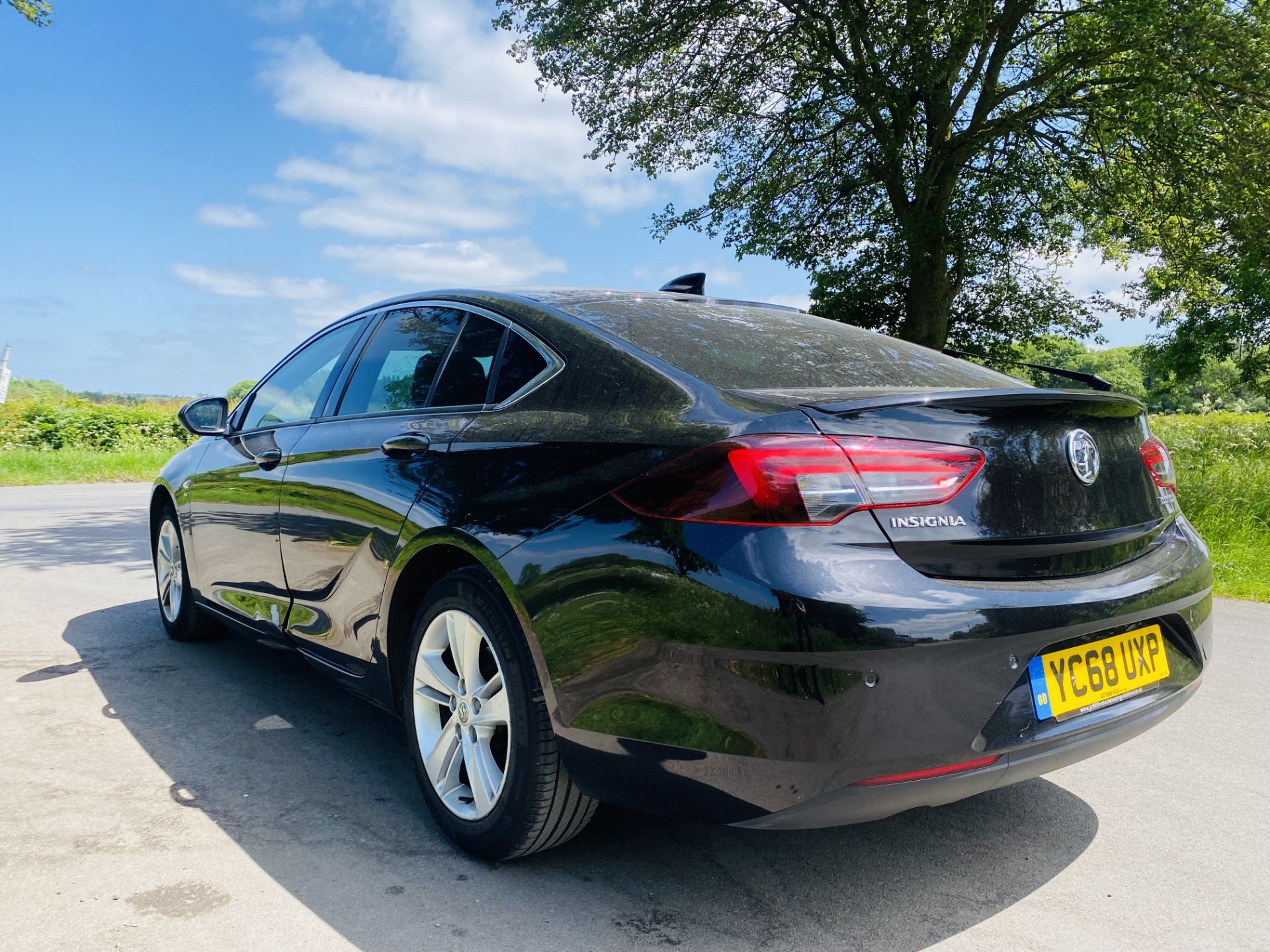 (On Sale) VAUXHALL INSIGNIA TD "SRI - GRAND SPORT" ECOTEC (2019 MODEL) 1 OWNER FSH - SAT NAV -EURO 6 - Image 5 of 27