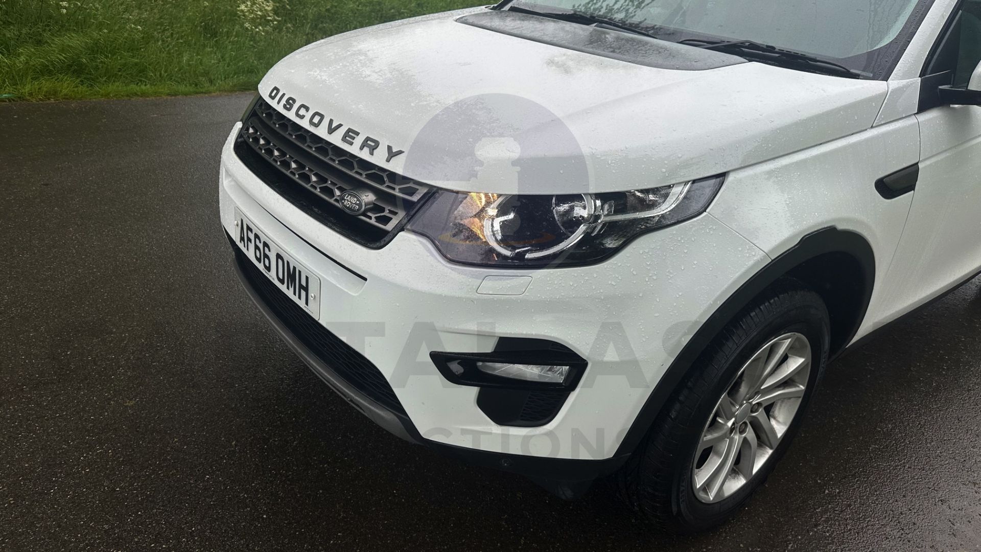 (On Sale) LAND ROVER DISCOVERY SPORT *SE TECH* 7 SEATER (66 REG - EURO 6) 2.0 TD4 - AUTO *HUGE SPEC* - Image 16 of 48