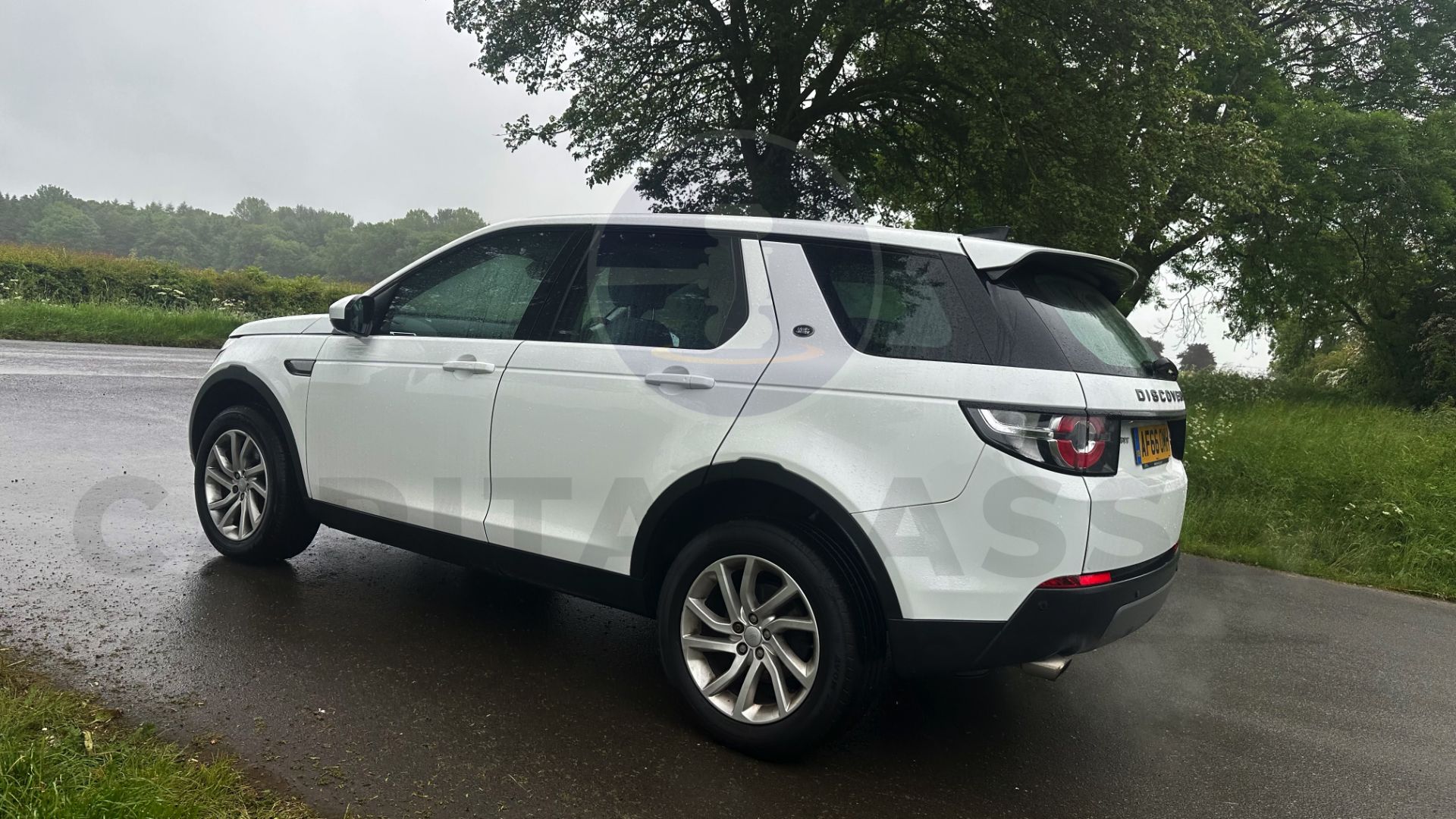 (On Sale) LAND ROVER DISCOVERY SPORT *SE TECH* 7 SEATER (66 REG - EURO 6) 2.0 TD4 - AUTO *HUGE SPEC* - Image 9 of 48