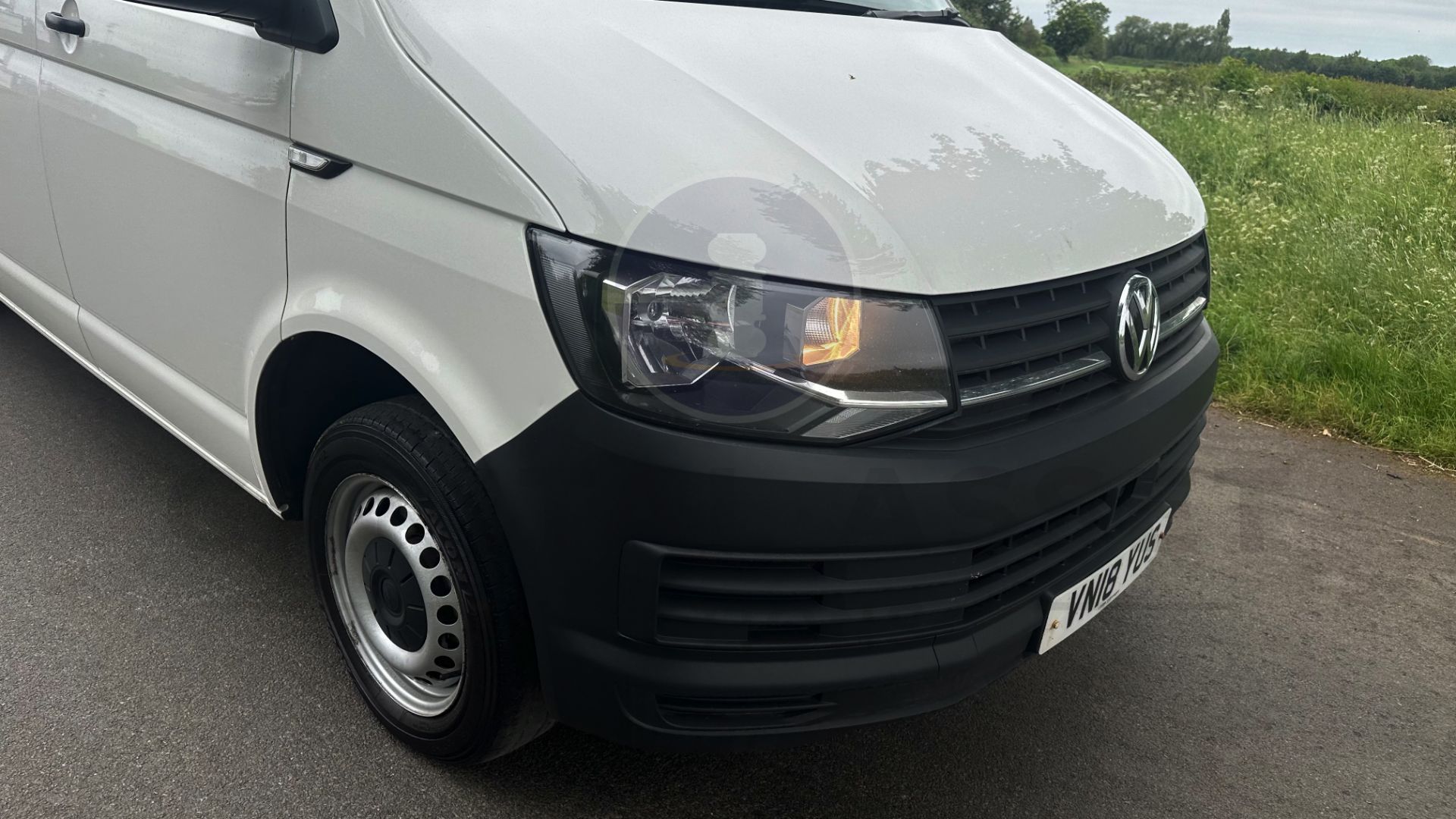 VOLKSWAGEN TRANSPORTER T30 *LWB - PANEL VAN* (2018 - EURO 6) 2.0 TDI 'BLUEMOTION' AUTO STOP / START - Image 15 of 41