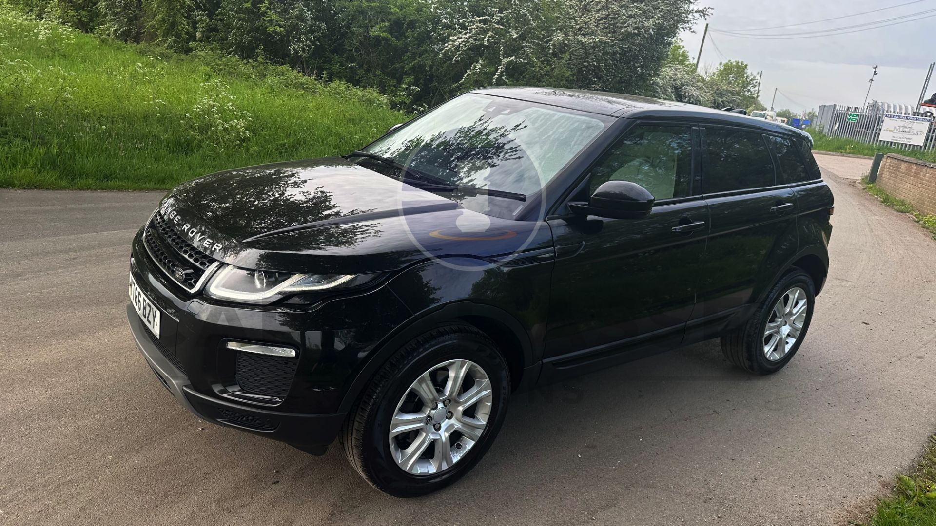 (On Sale) RANGE ROVER EVOQUE *SE TECH* 5 DOOR (66 REG - EURO 6) 2.0 TD4 - AUTOMATIC *HUGE SPEC* - Image 17 of 54