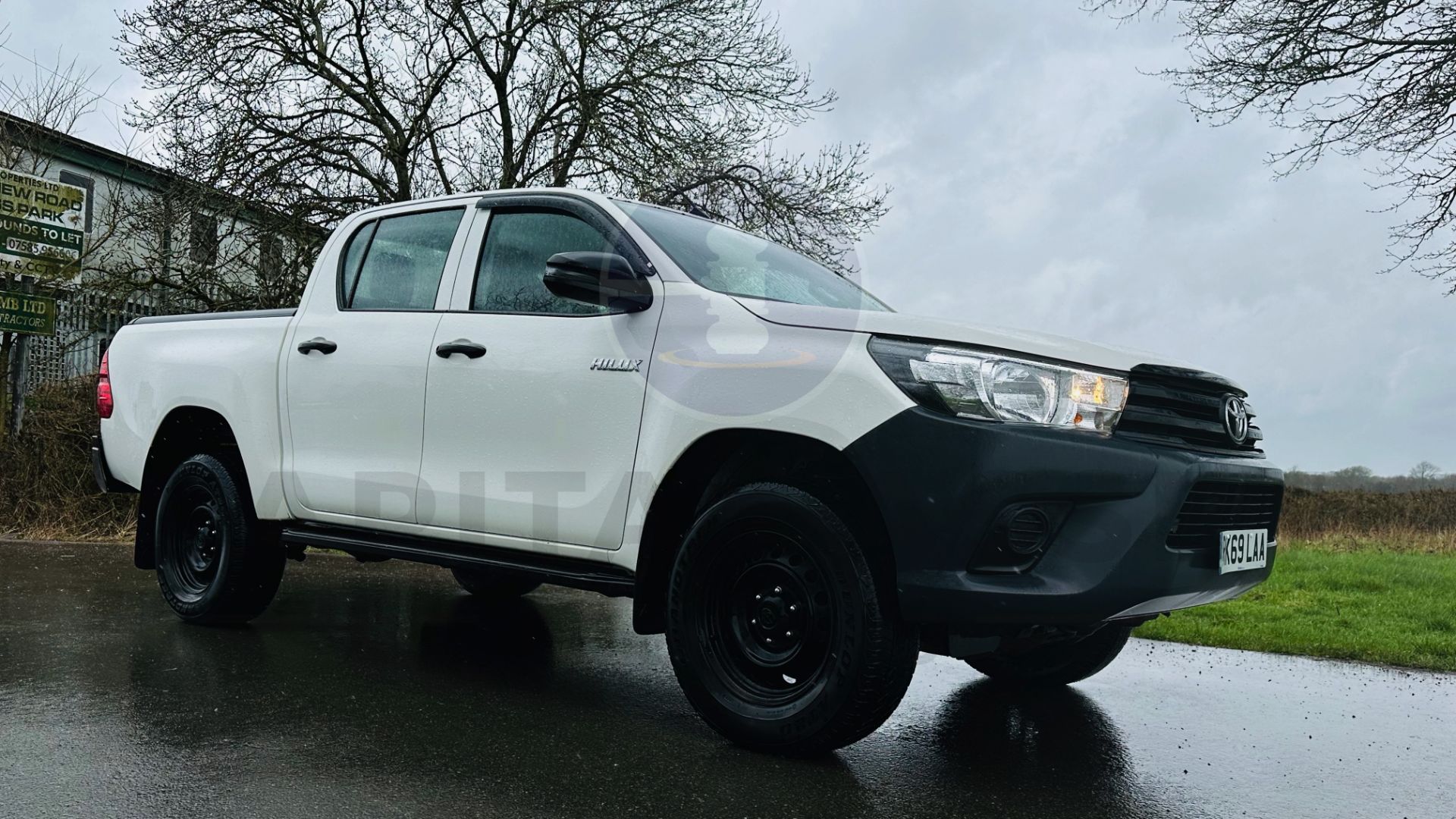 TOYOTA HILUX *DOUBLE CAB PICK-UP* (2020 - EURO 6) 2.4 D-4D - AUTO STOP/START *AIR CON* (1 OWNER)