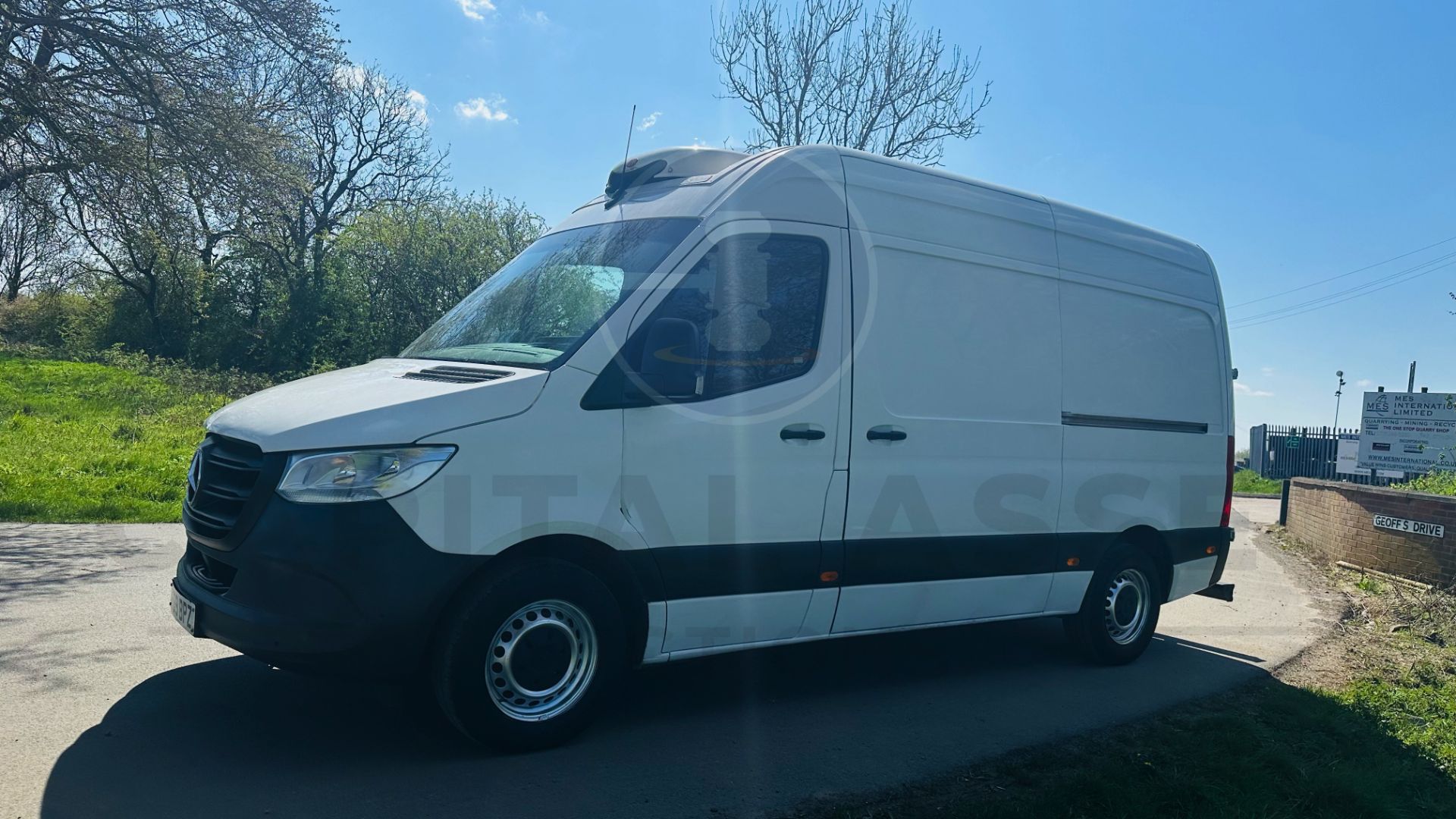 (On Sale) MERCEDES-BENZ SPRINTER 316 CDI *MWB - REFRIGERATED VAN* (69 REG -EURO 6) 160 BHP - 6 SPEED - Image 11 of 47