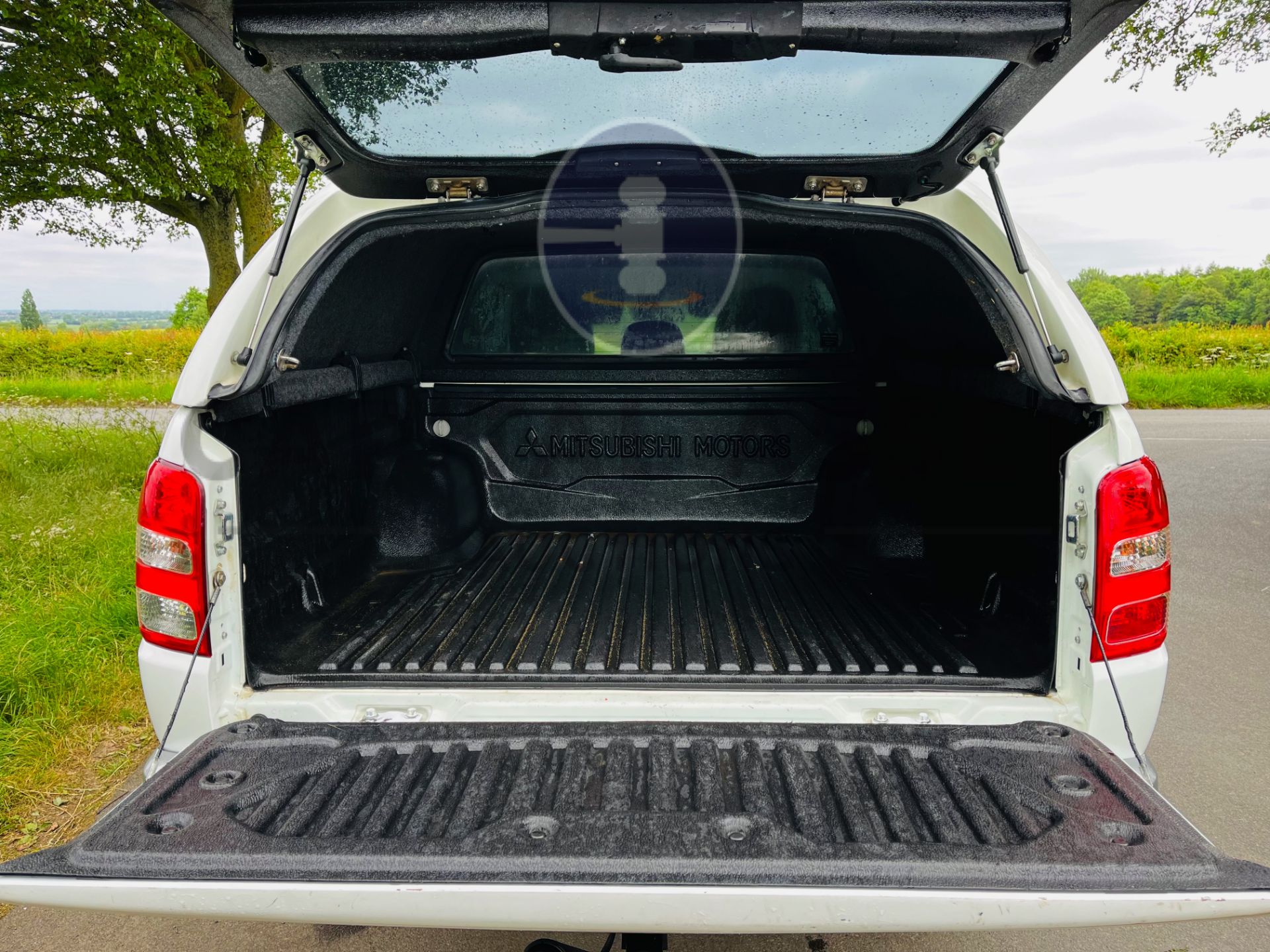 MITSUBISHI L200 "WARRIOR" 2.4DI-D AUTO D/C PICK UP (19 REG) 1 OWNER - LEATHER-EURO 6-NAV-REAR CAMERA - Image 11 of 31