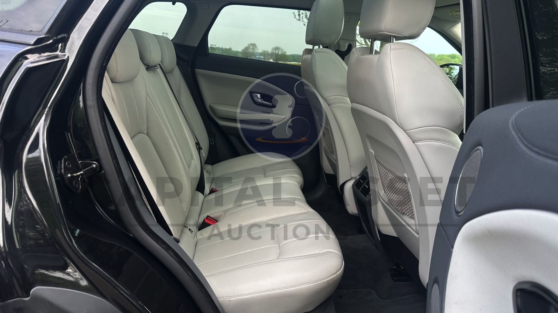 (On Sale) RANGE ROVER EVOQUE *SE TECH* 5 DOOR (66 REG - EURO 6) 2.0 TD4 - AUTOMATIC *HUGE SPEC* - Image 33 of 54