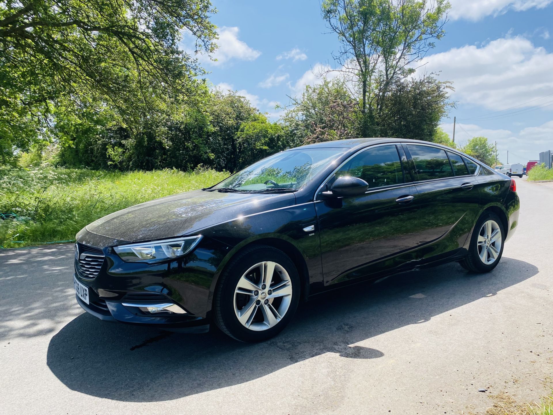 (On Sale) VAUXHALL INSIGNIA TD "SRI - GRAND SPORT" ECOTEC (2019 MODEL) 1 OWNER FSH - SAT NAV -EURO 6 - Image 4 of 27