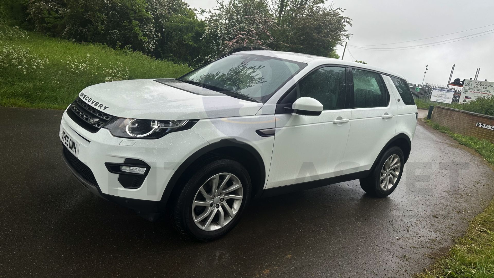 (On Sale) LAND ROVER DISCOVERY SPORT *SE TECH* 7 SEATER (66 REG - EURO 6) 2.0 TD4 - AUTO *HUGE SPEC* - Image 6 of 48