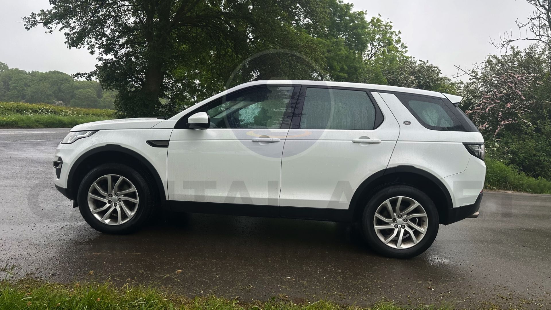 (On Sale) LAND ROVER DISCOVERY SPORT *SE TECH* 7 SEATER (66 REG - EURO 6) 2.0 TD4 - AUTO *HUGE SPEC* - Image 8 of 48