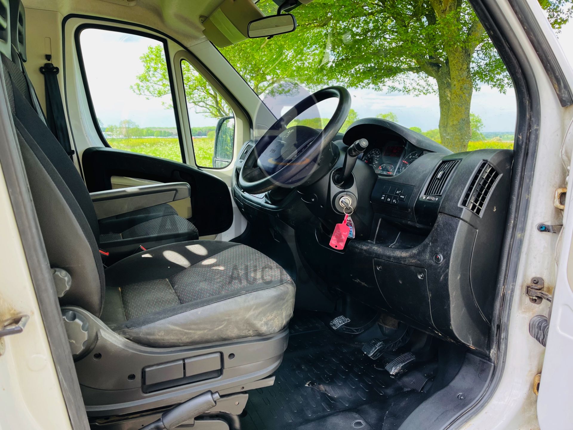 PEUGEOT BOXER 335 *LWB - DROPSIDE* (2021 - EURO 6) 2.2 BLUE HDI - 6 SPEED *LOW MILEAGE* (1 OWNER) - Image 14 of 24