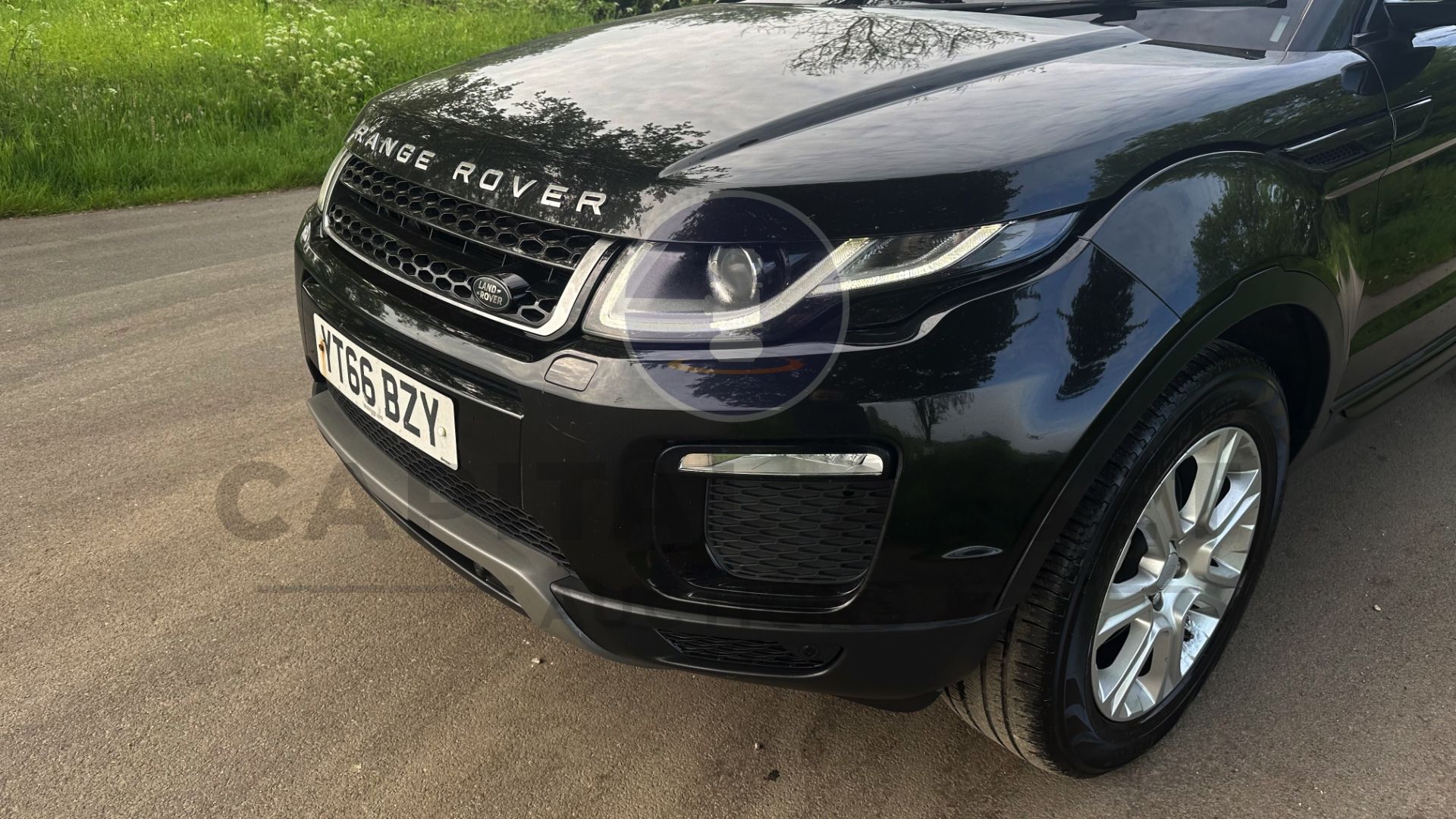 (On Sale) RANGE ROVER EVOQUE *SE TECH* 5 DOOR (66 REG - EURO 6) 2.0 TD4 - AUTOMATIC *HUGE SPEC* - Image 20 of 54