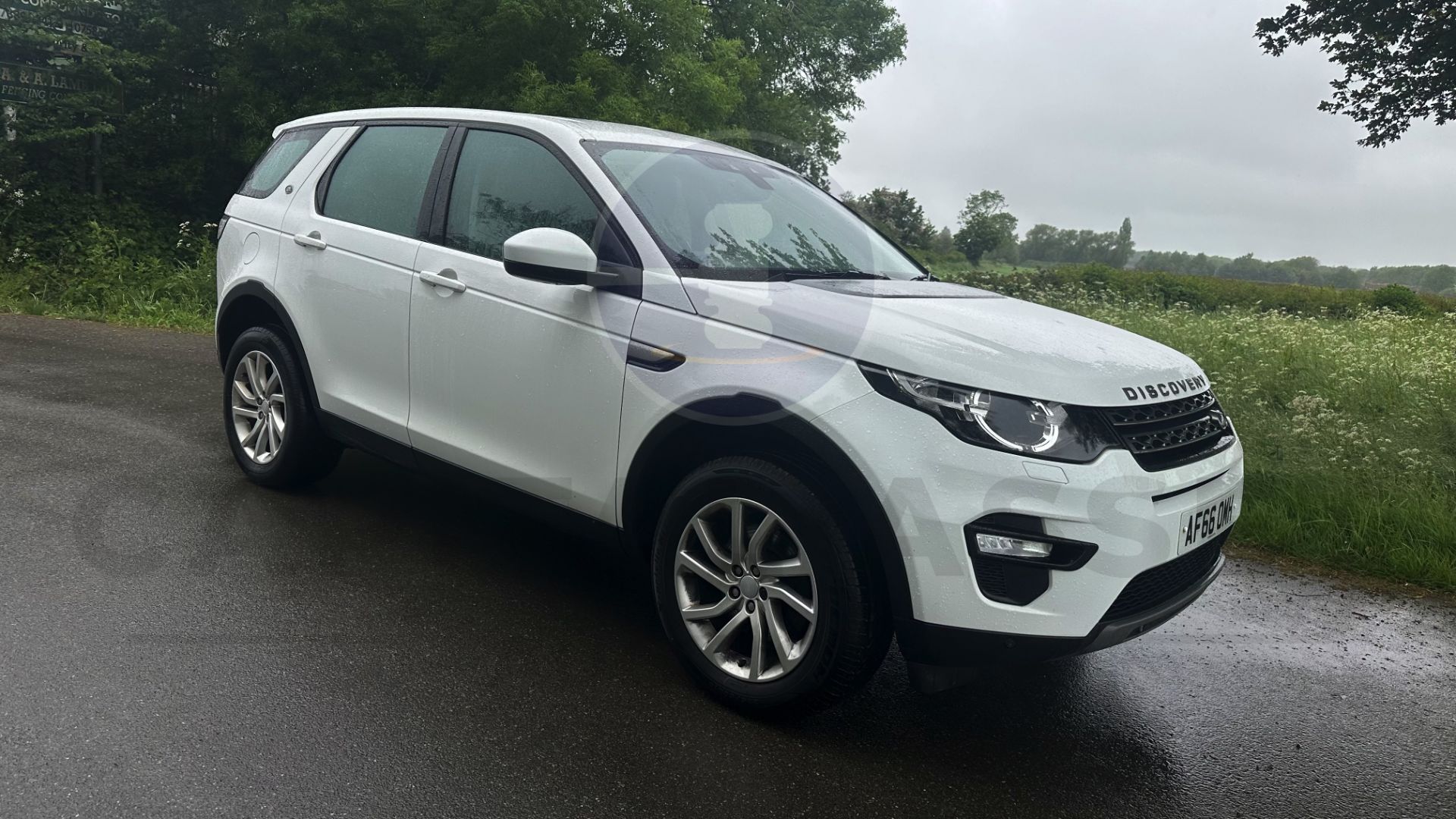 (On Sale) LAND ROVER DISCOVERY SPORT *SE TECH* 7 SEATER (66 REG - EURO 6) 2.0 TD4 - AUTO *HUGE SPEC* - Image 3 of 48