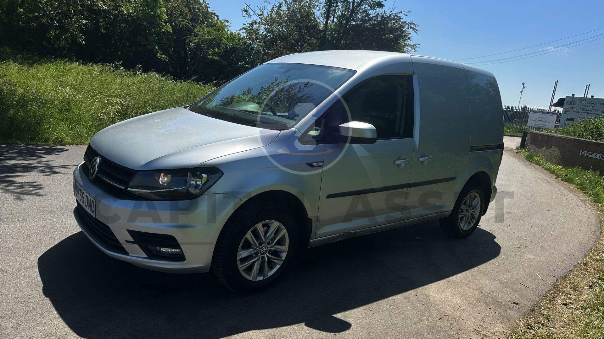 VOLKSWAGEN CADDY *HIGHLINE* PANEL VAN (2020 - EURO 6) 2.0 TDI - AUTO STOP/START *A/C & SAT NAV* - Bild 6 aus 43