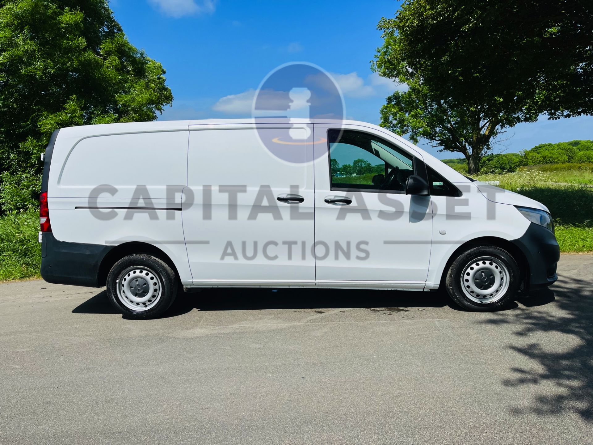 MERCEDES VITO CDI "PURE" LWB (2021 MODEL) 1 OWNER FSH - EURO 6 - START / STOP - TWIN SIDE DOORS - Image 12 of 27