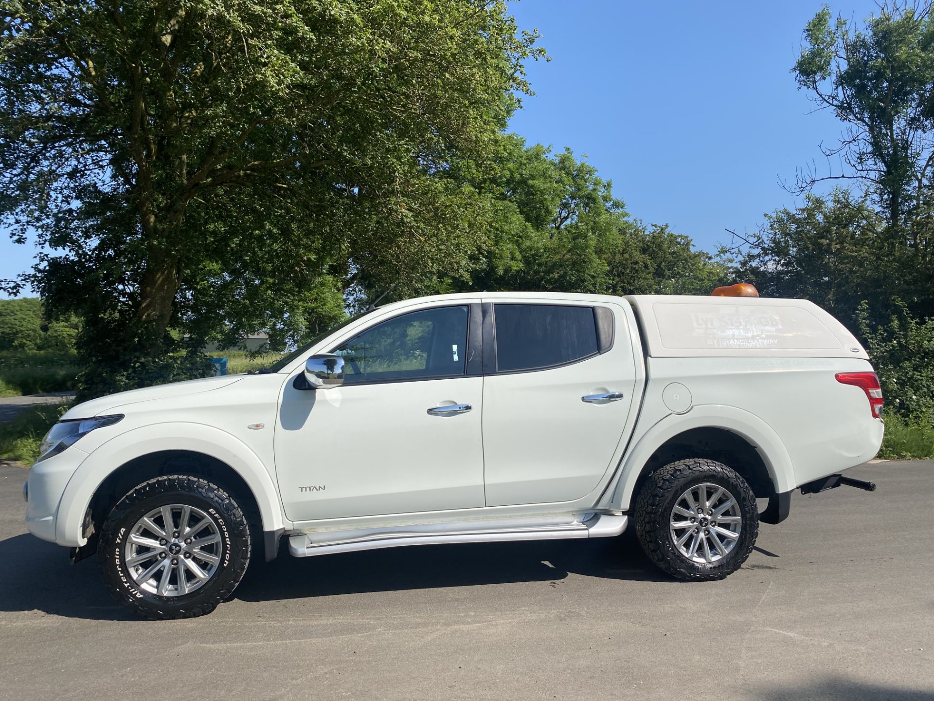 (On Sale) MITSUBISHI L200 "TITAN" D/CAB PICK UP (17 REG) NEW SHAPE - 1 OWNER - REAR CANOPY - AIR CON - Image 5 of 28