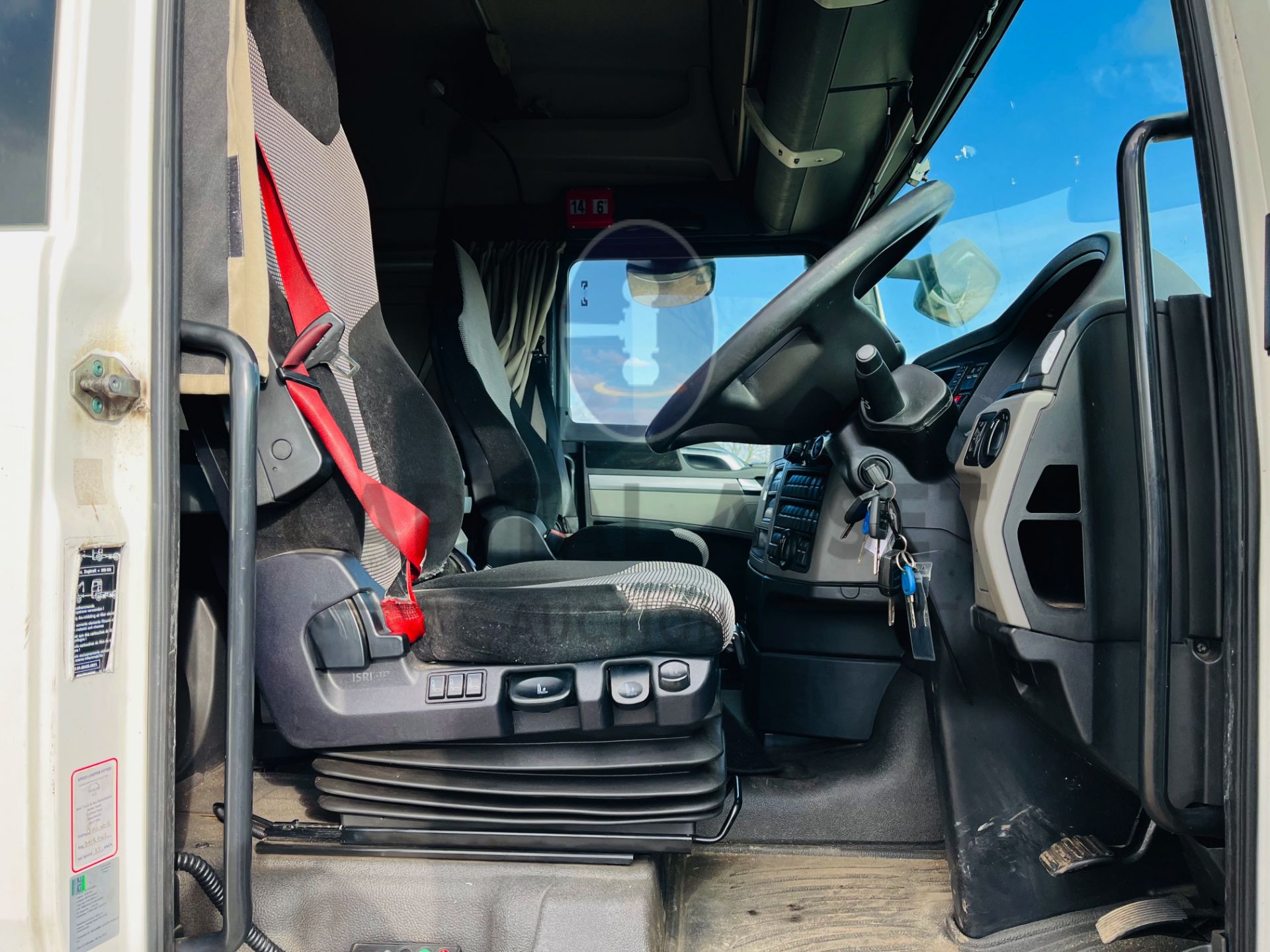 MAN TGX 26.460XLX SLEEPER CAB TRACTOR UNIT (18 REG) EURO 6 - 1 OWNER - AIR CON - Image 12 of 20