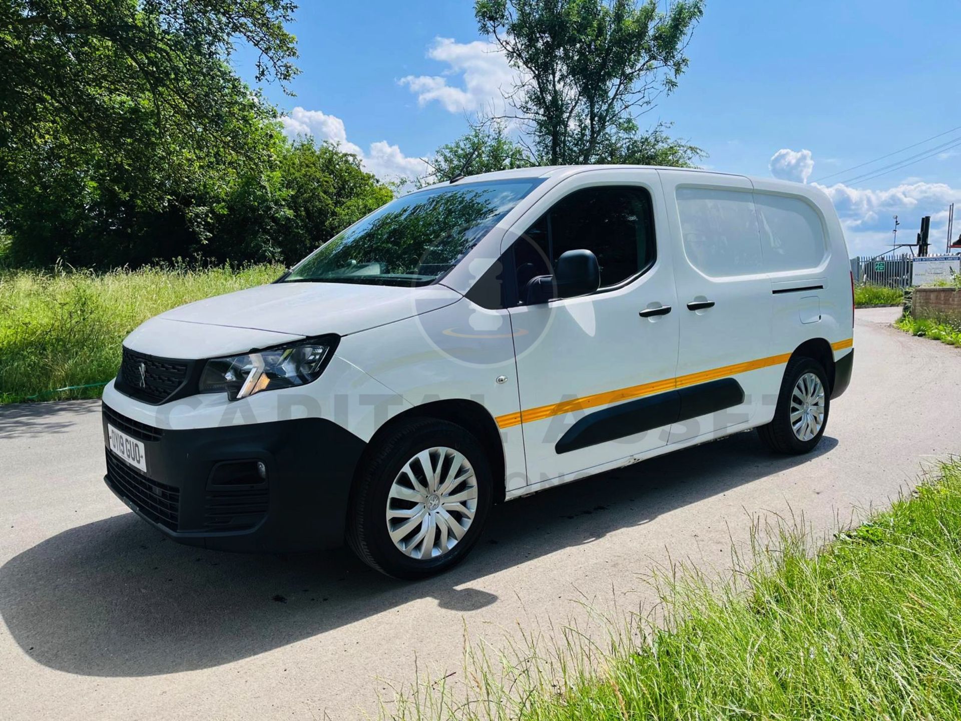 PEUGEOT PARTNER *PROFESSIONAL* LWB - 6 SEATER CREW VAN (2019 - NEW MODEL) 1.6 BLUE HDI - STOP/START - Image 5 of 27