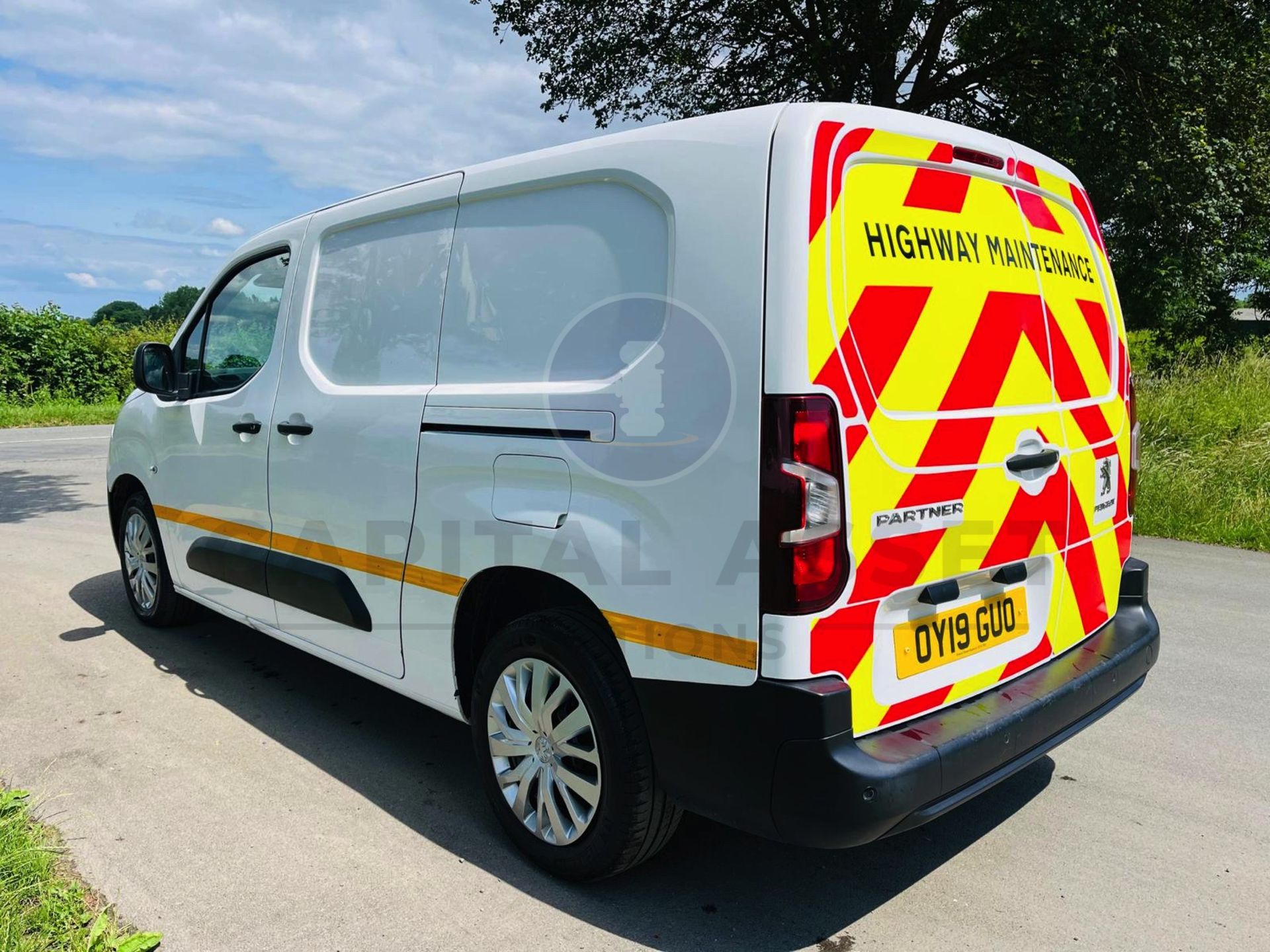 PEUGEOT PARTNER *PROFESSIONAL* LWB - 6 SEATER CREW VAN (2019 - NEW MODEL) 1.6 BLUE HDI - STOP/START - Image 8 of 27