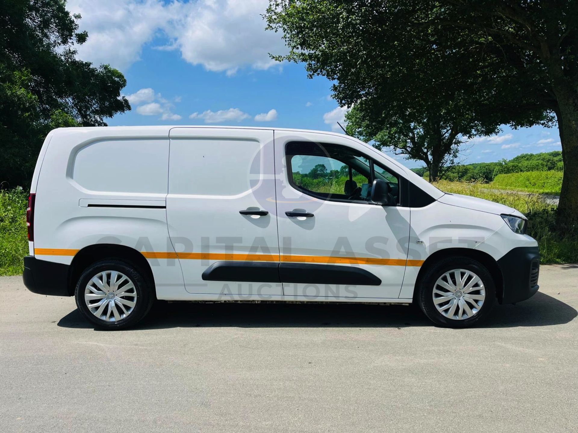 PEUGEOT PARTNER *PROFESSIONAL* LWB - 6 SEATER CREW VAN (2019 - NEW MODEL) 1.6 BLUE HDI - STOP/START - Image 11 of 27