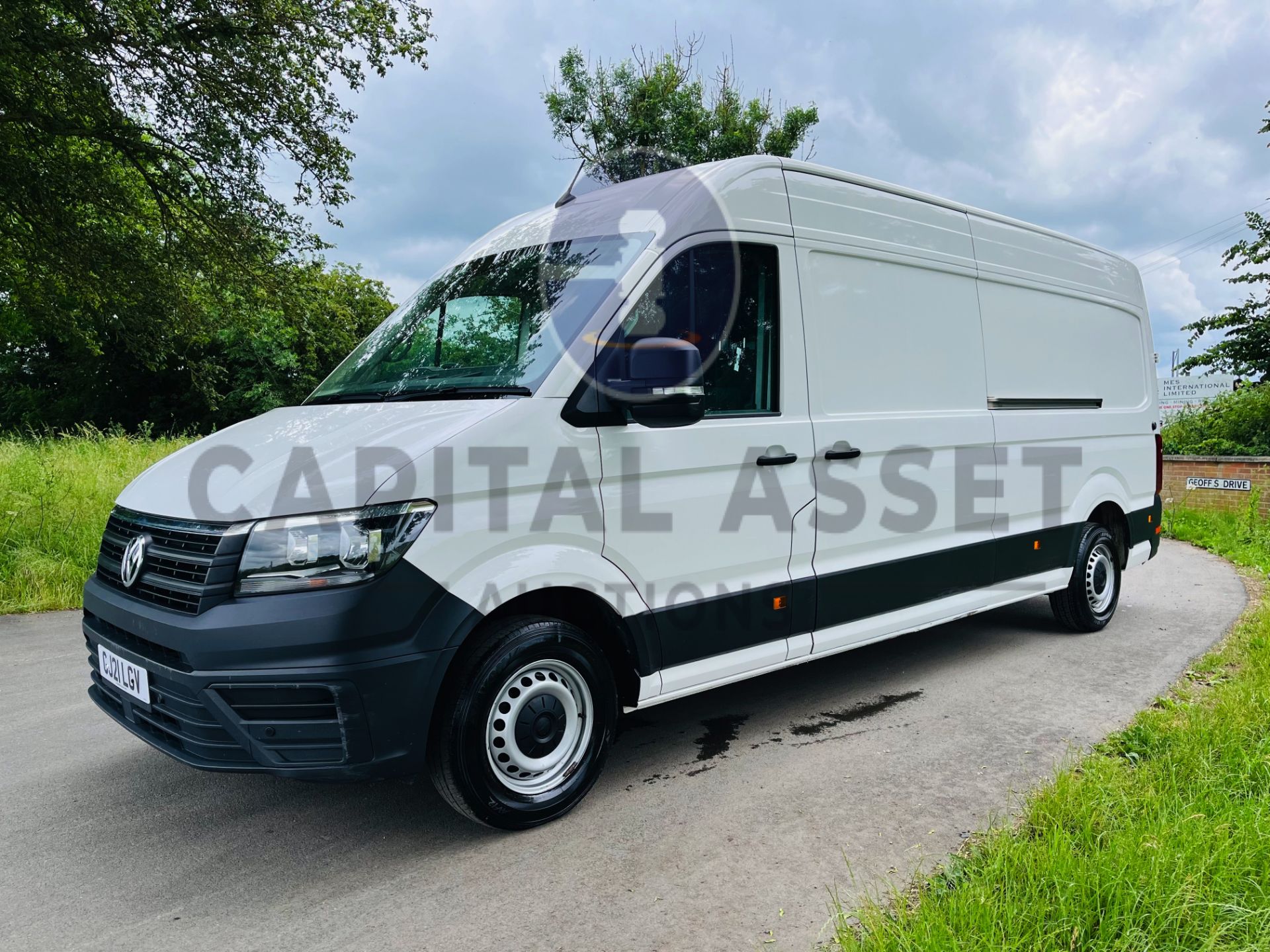 VOLKSWAGEN CRAFTER 2.0TDI "TRENDLINE" CR35 LWB (21 REG) 1 OWNER - AIR CON - CRUISE - EURO 6 (140BHP) - Image 6 of 23