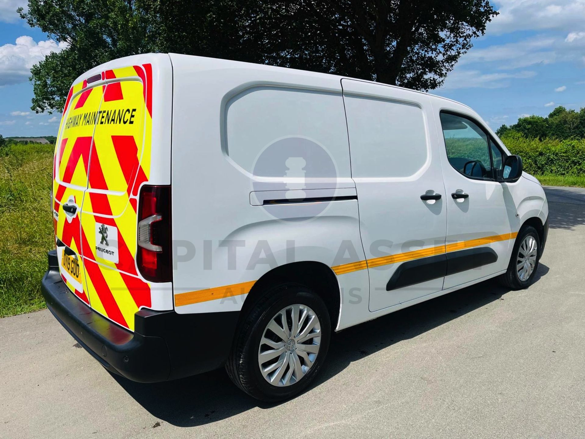 PEUGEOT PARTNER *PROFESSIONAL* LWB - 6 SEATER CREW VAN (2019 - NEW MODEL) 1.6 BLUE HDI - STOP/START - Image 10 of 27