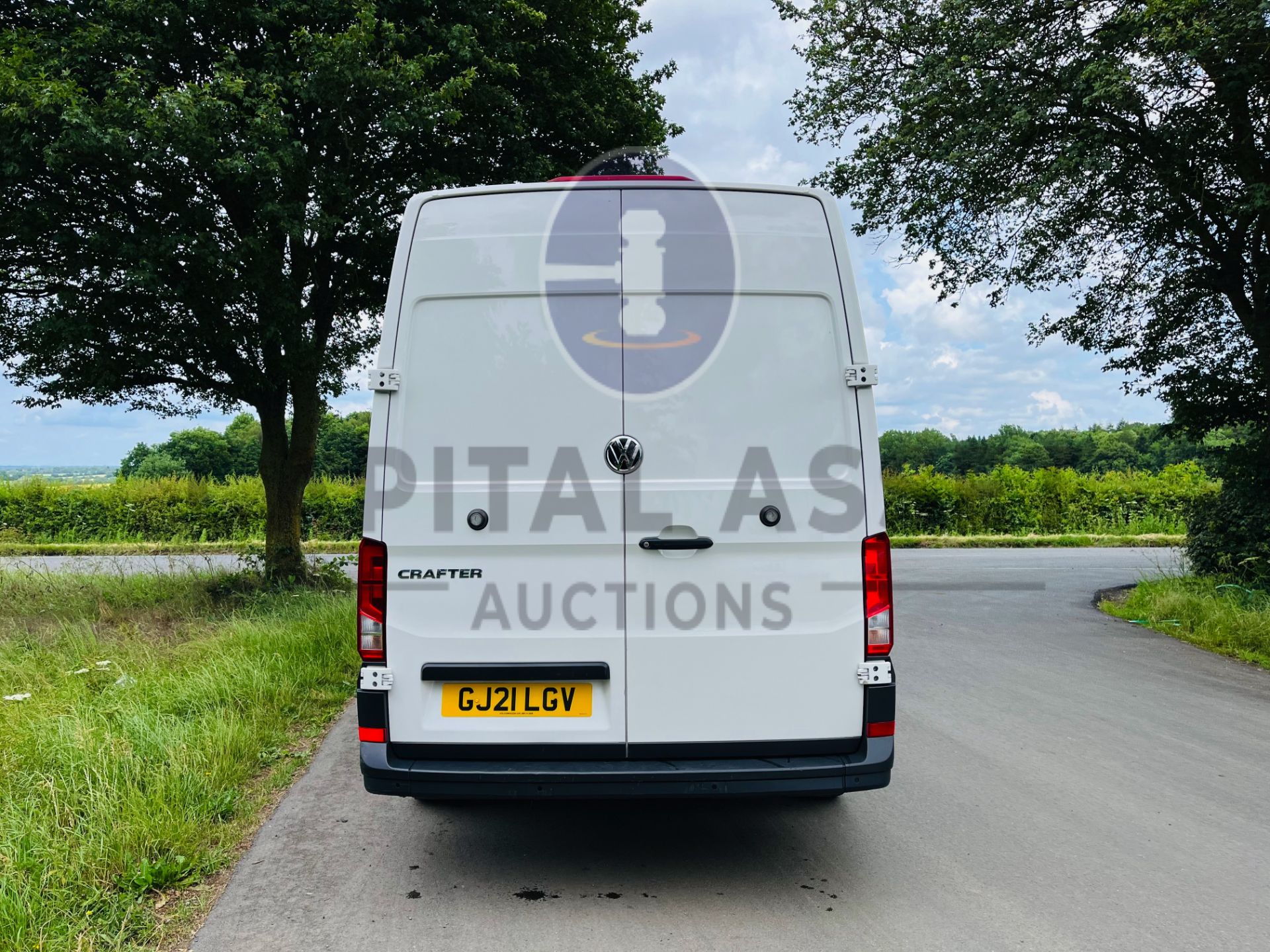 VOLKSWAGEN CRAFTER 2.0TDI "TRENDLINE" CR35 LWB (21 REG) 1 OWNER - AIR CON - CRUISE - EURO 6 (140BHP) - Image 9 of 23