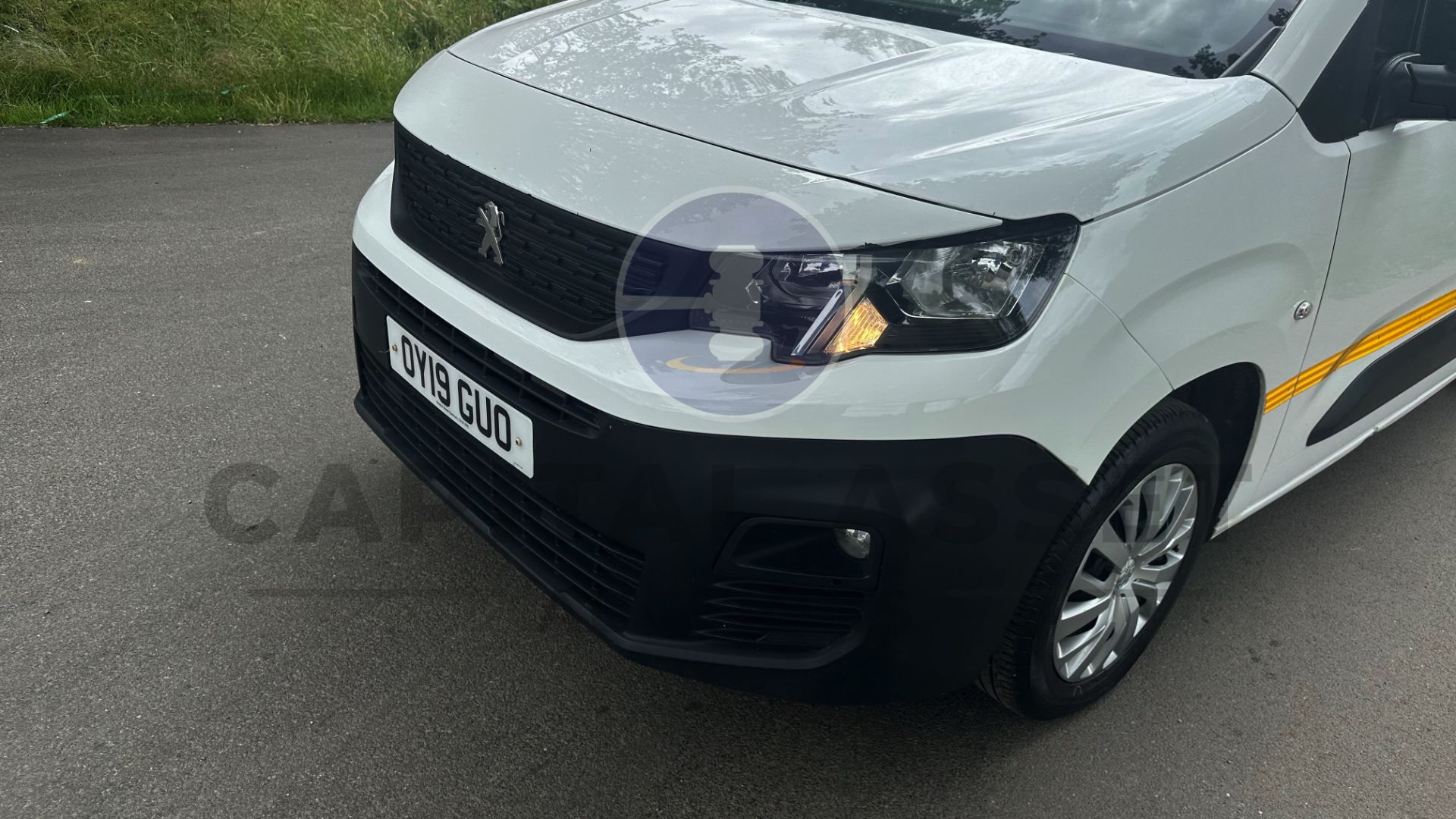 PEUGEOT PARTNER *PROFESSIONAL* LWB - 6 SEATER CREW VAN (2019 - NEW MODEL) 1.6 BLUE HDI - STOP/START - Image 16 of 40